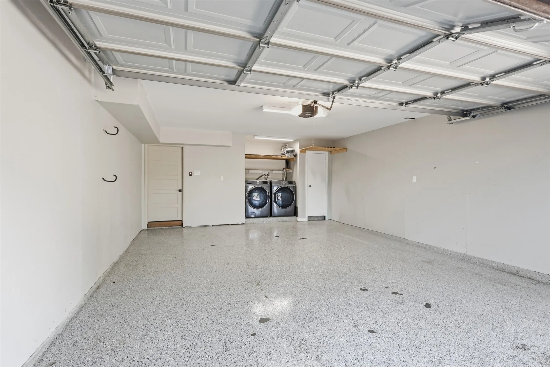 Townhouse For Sale in Dallas County , 4059 Buena Vista Street, Dallas, Texas 75204, 2 Bedroom, 3 Bathroom, 2 Garage spaces, 1,624 Sqft, built in 1973, mls#21403500, Real Estate Agent in Dallas, Homes For Sale in Dallas county, Homes For Sale in Dallas, Realtor in Dallas Texas, Real Estate Brokerage Independent Realty Texas, Luminita Cordes Realtor