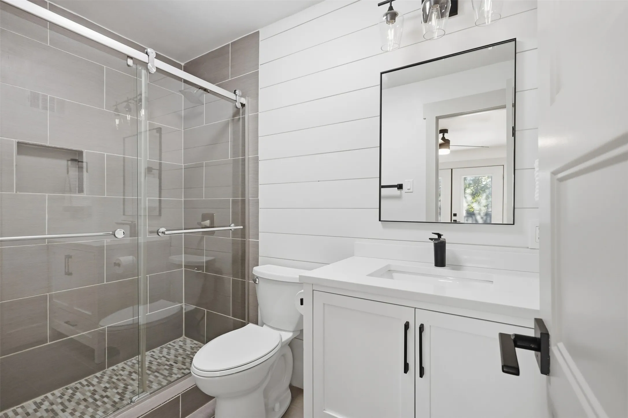 Townhouse For Sale in Dallas County , 4059 Buena Vista Street, Dallas, Texas 75204, 2 Bedroom, 3 Bathroom, 2 Garage spaces, 1,624 Sqft, built in 1973, mls#21403500, Real Estate Agent in Dallas, Homes For Sale in Dallas county, Homes For Sale in Dallas, Realtor in Dallas Texas, Real Estate Brokerage Independent Realty Texas, Luminita Cordes Realtor