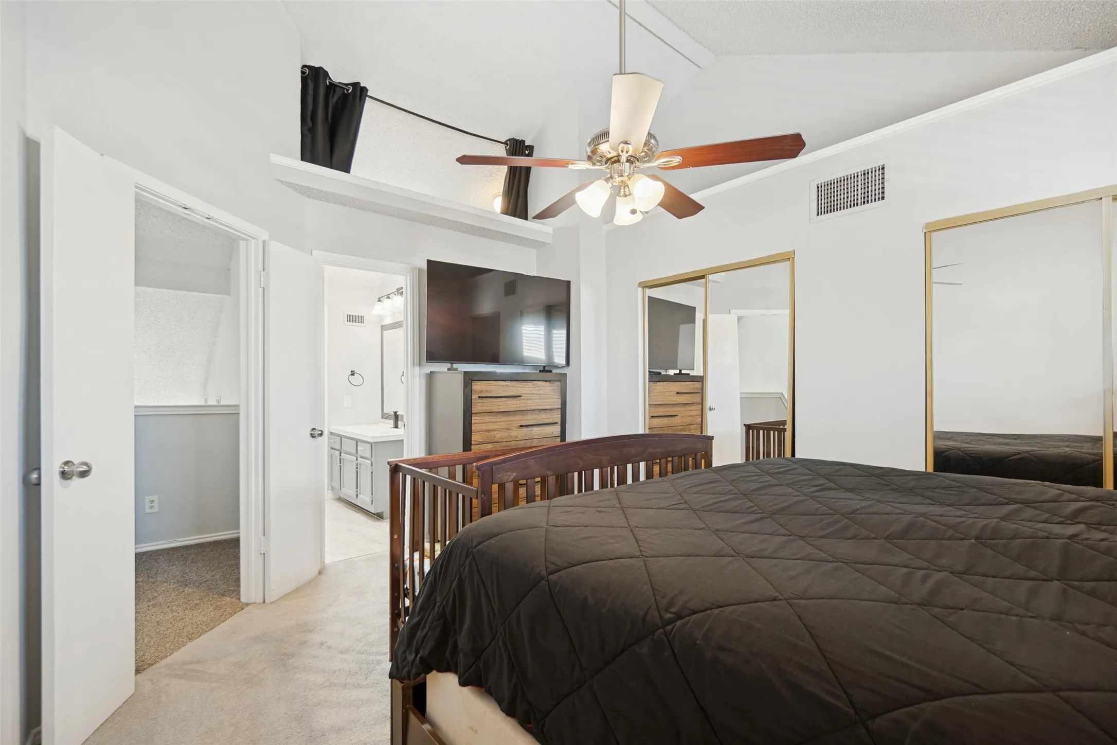 Single Family Residence For Sale in Dallas County , 4935 Lomax Drive, Dallas, Texas 75227, 3 Bedroom, 2 Bathroom, 2 Garage spaces, 1,267 Sqft, built in 1987, mls#21412887, Real Estate Agent in Dallas, Homes For Sale in Dallas county, Homes For Sale in Dallas, Realtor in Dallas Texas, Real Estate Brokerage Independent Realty Texas, Luminita Cordes Realtor