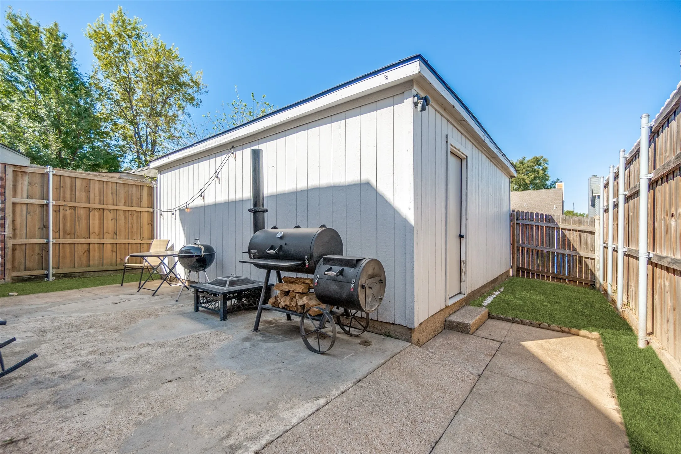 Single Family Residence For Sale in Dallas County , 4935 Lomax Drive, Dallas, Texas 75227, 3 Bedroom, 2 Bathroom, 2 Garage spaces, 1,267 Sqft, built in 1987, mls#21412887, Real Estate Agent in Dallas, Homes For Sale in Dallas county, Homes For Sale in Dallas, Realtor in Dallas Texas, Real Estate Brokerage Independent Realty Texas, Luminita Cordes Realtor