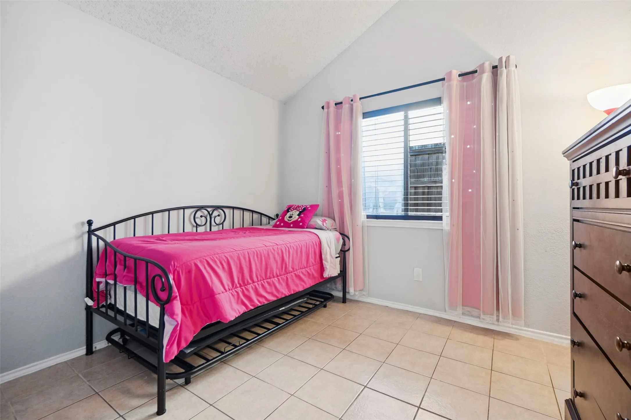 Single Family Residence For Sale in Dallas County , 4935 Lomax Drive, Dallas, Texas 75227, 3 Bedroom, 2 Bathroom, 2 Garage spaces, 1,267 Sqft, built in 1987, mls#21412887, Real Estate Agent in Dallas, Homes For Sale in Dallas county, Homes For Sale in Dallas, Realtor in Dallas Texas, Real Estate Brokerage Independent Realty Texas, Luminita Cordes Realtor