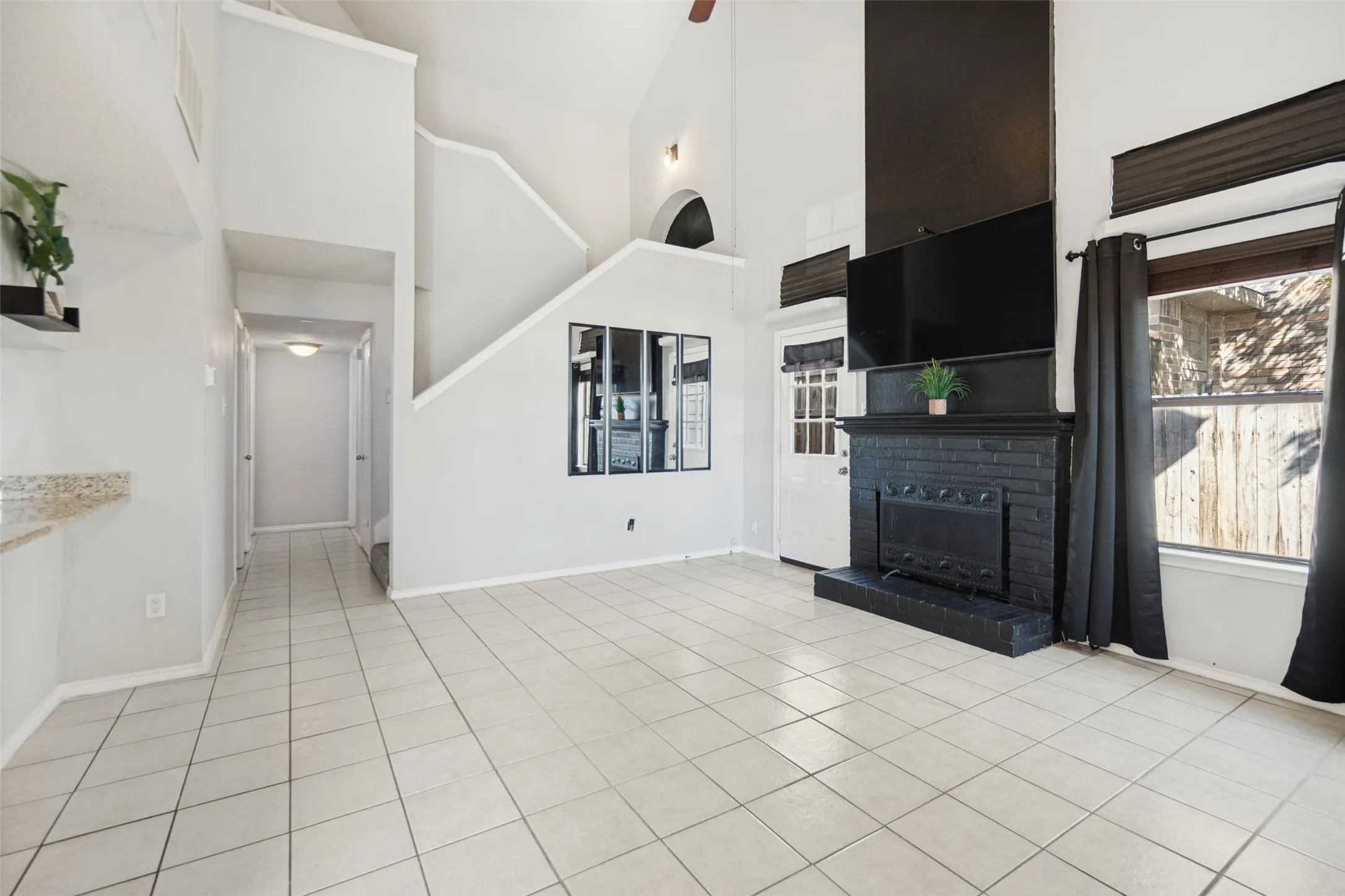 Single Family Residence For Sale in Dallas County , 4935 Lomax Drive, Dallas, Texas 75227, 3 Bedroom, 2 Bathroom, 2 Garage spaces, 1,267 Sqft, built in 1987, mls#21412887, Real Estate Agent in Dallas, Homes For Sale in Dallas county, Homes For Sale in Dallas, Realtor in Dallas Texas, Real Estate Brokerage Independent Realty Texas, Luminita Cordes Realtor