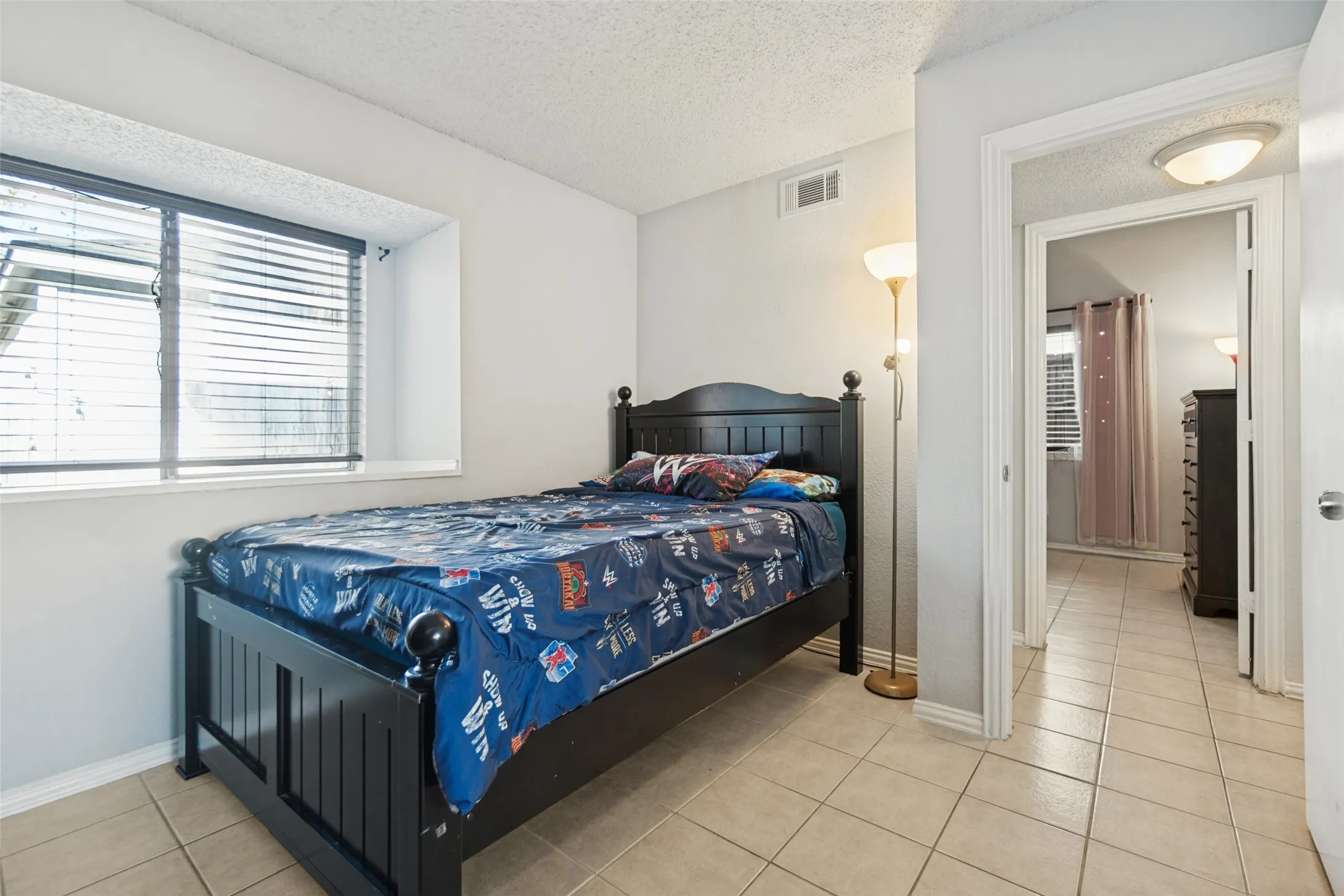 Single Family Residence For Sale in Dallas County , 4935 Lomax Drive, Dallas, Texas 75227, 3 Bedroom, 2 Bathroom, 2 Garage spaces, 1,267 Sqft, built in 1987, mls#21412887, Real Estate Agent in Dallas, Homes For Sale in Dallas county, Homes For Sale in Dallas, Realtor in Dallas Texas, Real Estate Brokerage Independent Realty Texas, Luminita Cordes Realtor