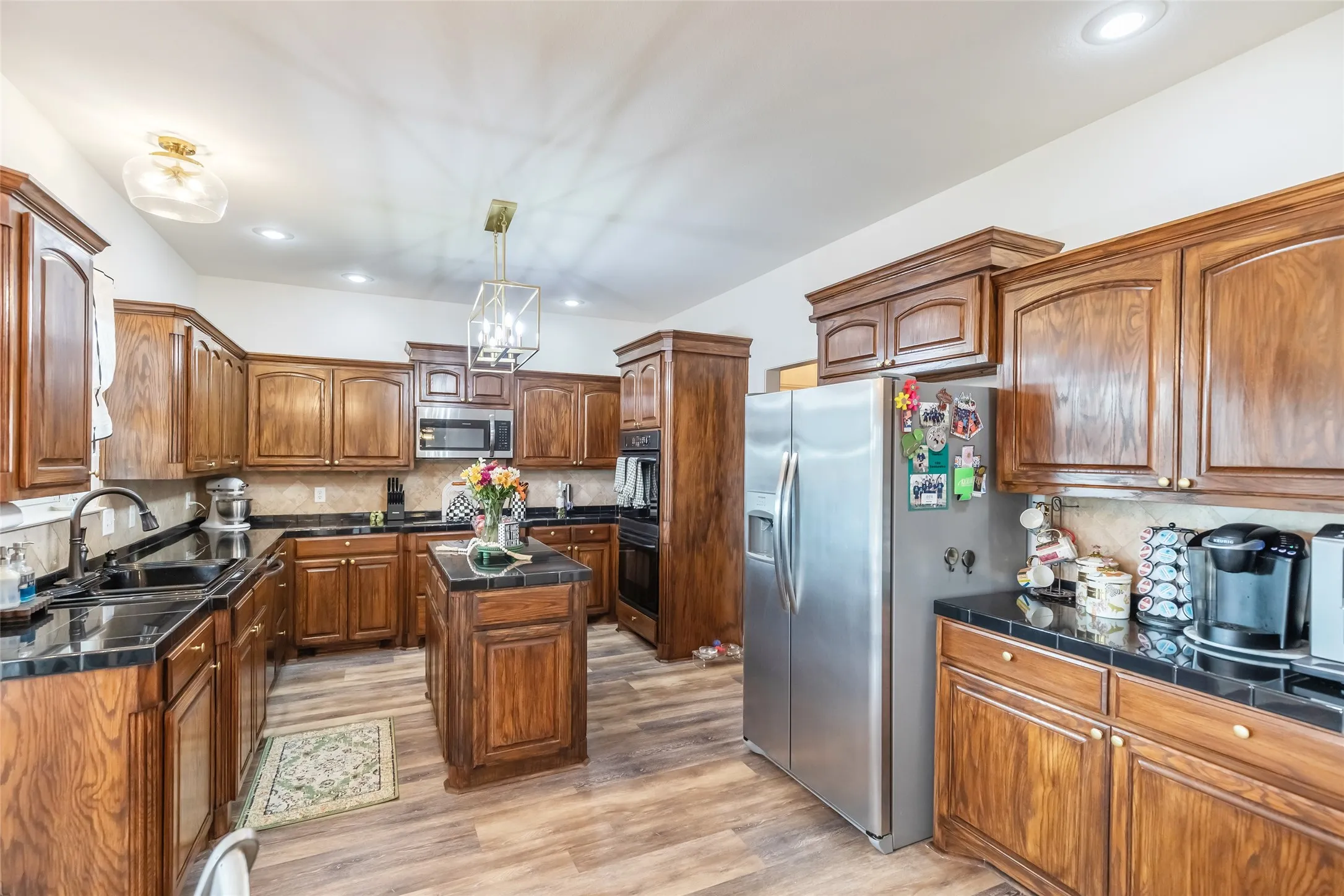 Single Family Residence For Sale in Taylor County , 8325 Thompson Parkway, Abilene, Texas 79606, 6 Bedroom, 3 Bathroom, 2 Garage spaces, 3,543 Sqft, built in 2006, mls#21413444, Real Estate Agent in Abilene, Homes For Sale in Taylor county, Homes For Sale in Abilene, Realtor in Abilene Texas, Real Estate Brokerage Independent Realty Texas, Luminita Cordes Realtor