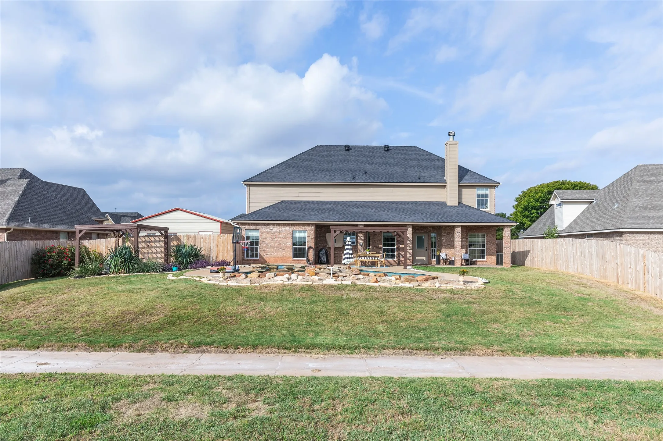 Single Family Residence For Sale in Taylor County , 8325 Thompson Parkway, Abilene, Texas 79606, 6 Bedroom, 3 Bathroom, 2 Garage spaces, 3,543 Sqft, built in 2006, mls#21413444, Real Estate Agent in Abilene, Homes For Sale in Taylor county, Homes For Sale in Abilene, Realtor in Abilene Texas, Real Estate Brokerage Independent Realty Texas, Luminita Cordes Realtor