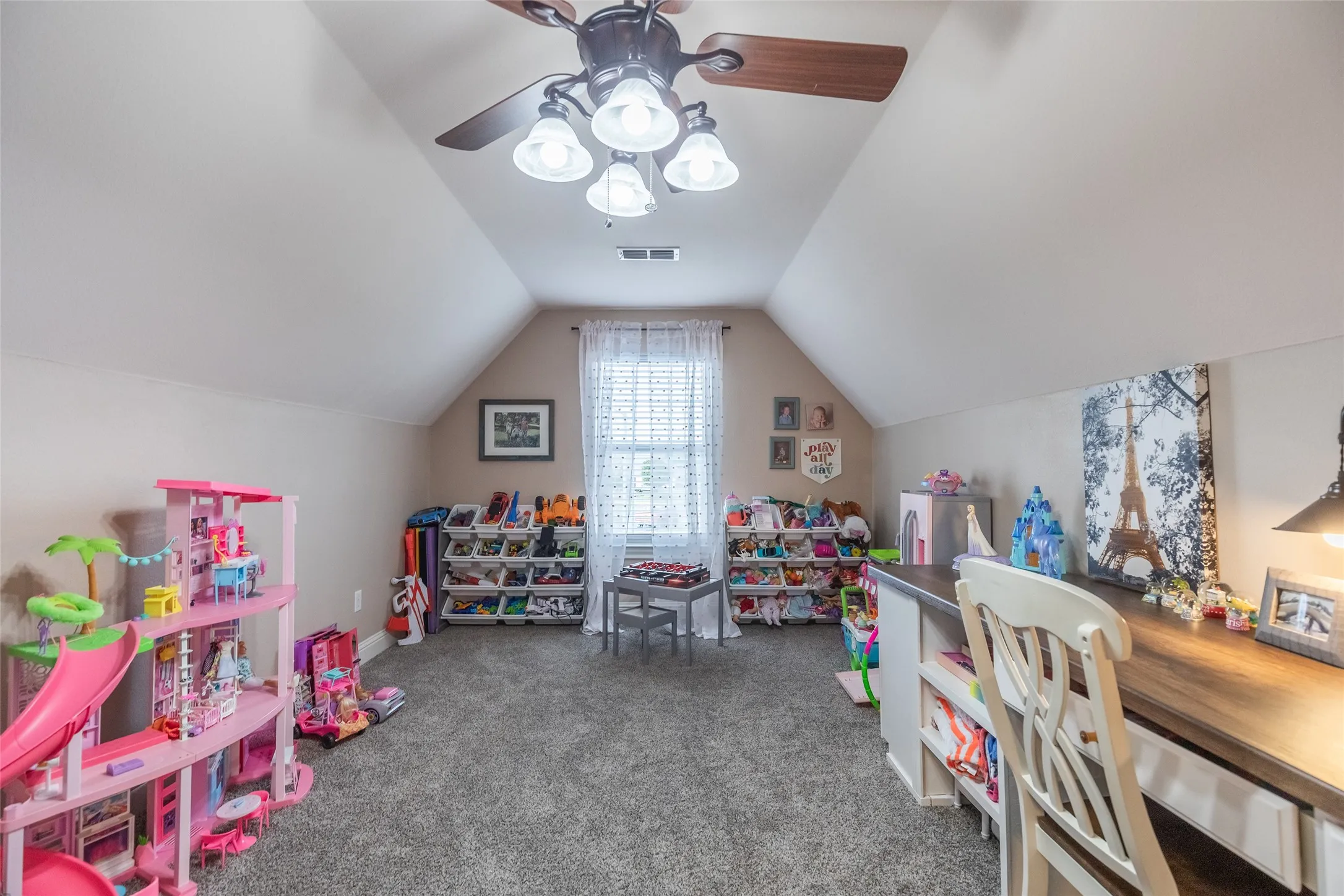 Single Family Residence For Sale in Taylor County , 8325 Thompson Parkway, Abilene, Texas 79606, 6 Bedroom, 3 Bathroom, 2 Garage spaces, 3,543 Sqft, built in 2006, mls#21413444, Real Estate Agent in Abilene, Homes For Sale in Taylor county, Homes For Sale in Abilene, Realtor in Abilene Texas, Real Estate Brokerage Independent Realty Texas, Luminita Cordes Realtor