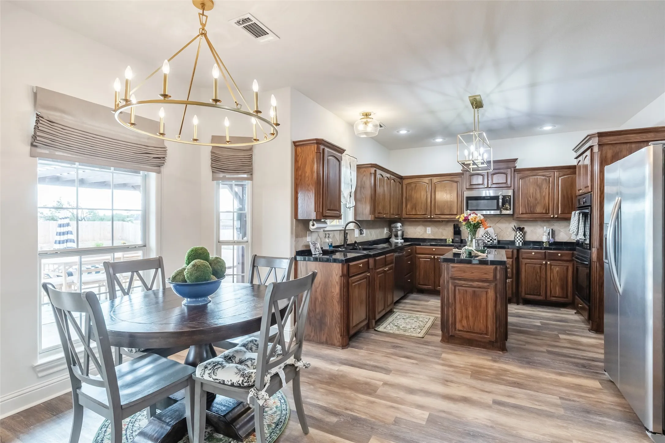 Single Family Residence For Sale in Taylor County , 8325 Thompson Parkway, Abilene, Texas 79606, 6 Bedroom, 3 Bathroom, 2 Garage spaces, 3,543 Sqft, built in 2006, mls#21413444, Real Estate Agent in Abilene, Homes For Sale in Taylor county, Homes For Sale in Abilene, Realtor in Abilene Texas, Real Estate Brokerage Independent Realty Texas, Luminita Cordes Realtor