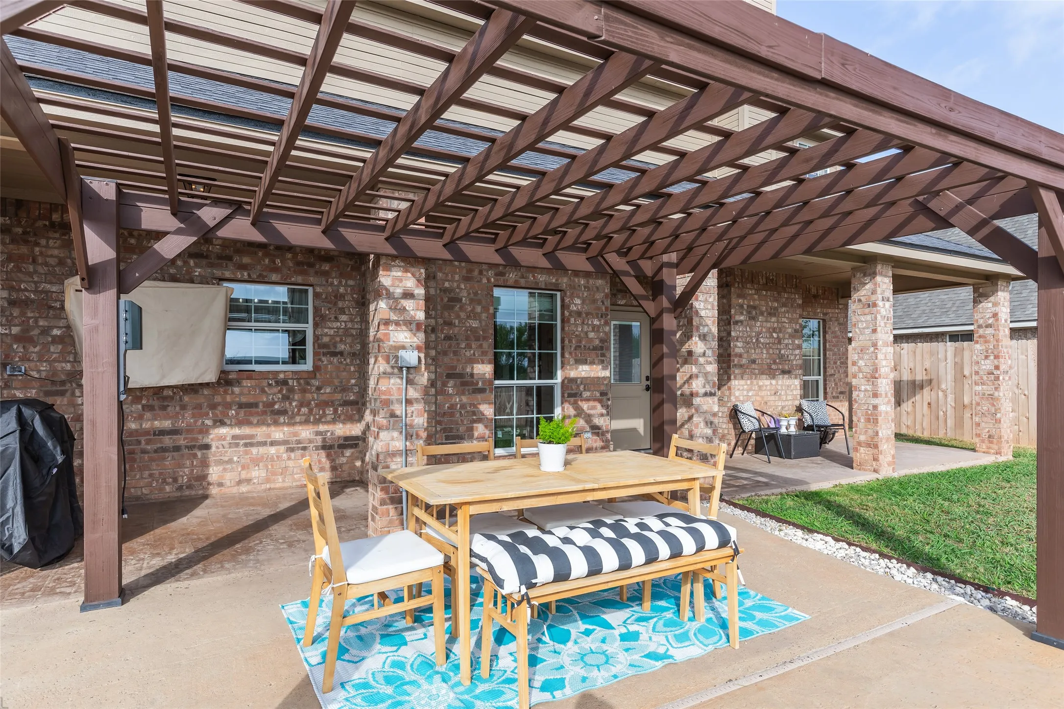 Single Family Residence For Sale in Taylor County , 8325 Thompson Parkway, Abilene, Texas 79606, 6 Bedroom, 3 Bathroom, 2 Garage spaces, 3,543 Sqft, built in 2006, mls#21413444, Real Estate Agent in Abilene, Homes For Sale in Taylor county, Homes For Sale in Abilene, Realtor in Abilene Texas, Real Estate Brokerage Independent Realty Texas, Luminita Cordes Realtor