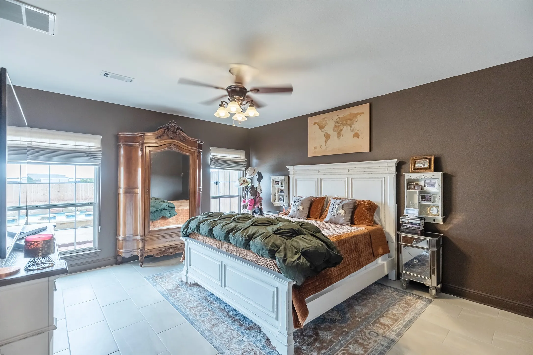 Single Family Residence For Sale in Taylor County , 8325 Thompson Parkway, Abilene, Texas 79606, 6 Bedroom, 3 Bathroom, 2 Garage spaces, 3,543 Sqft, built in 2006, mls#21413444, Real Estate Agent in Abilene, Homes For Sale in Taylor county, Homes For Sale in Abilene, Realtor in Abilene Texas, Real Estate Brokerage Independent Realty Texas, Luminita Cordes Realtor