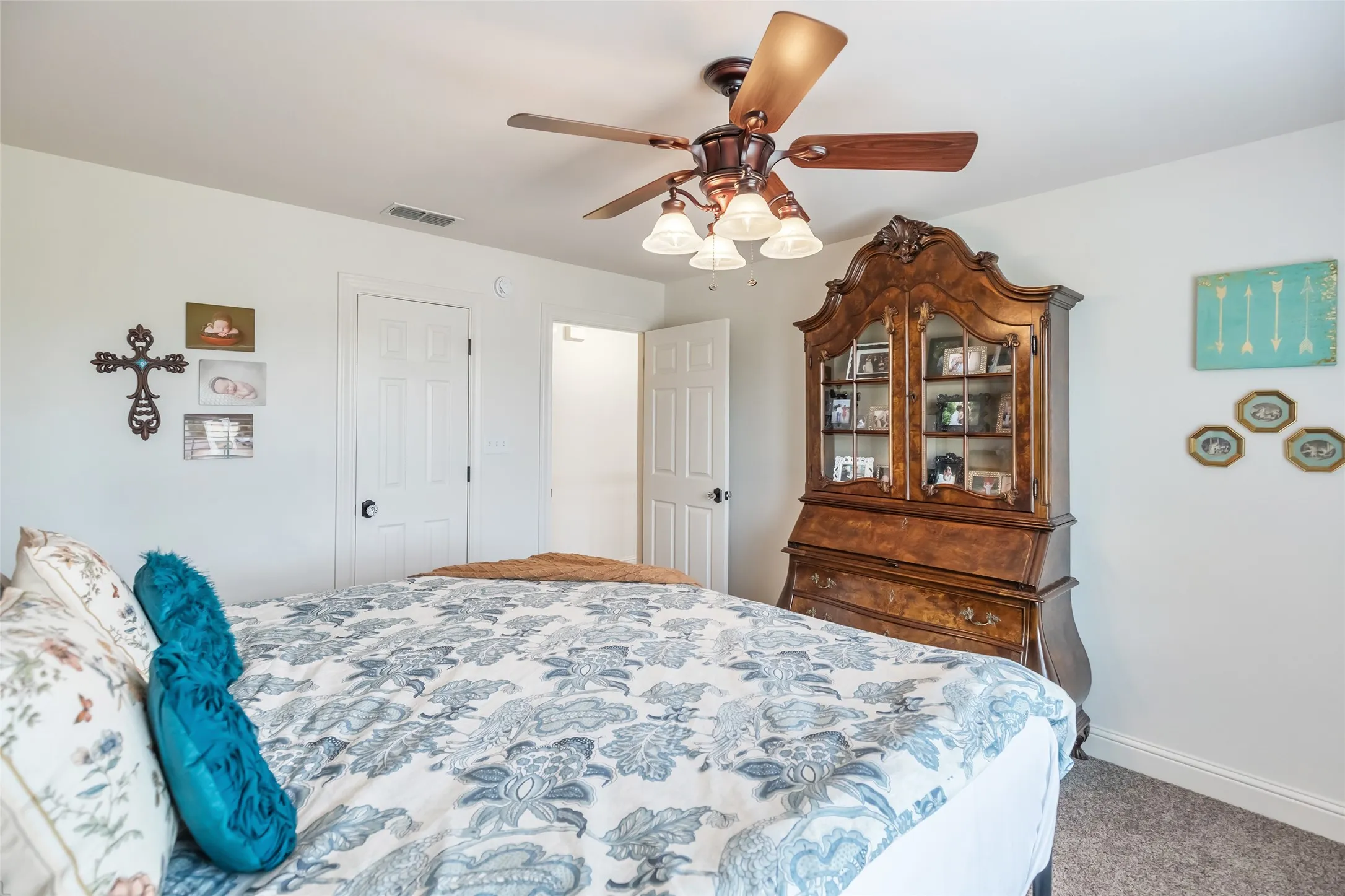 Single Family Residence For Sale in Taylor County , 8325 Thompson Parkway, Abilene, Texas 79606, 6 Bedroom, 3 Bathroom, 2 Garage spaces, 3,543 Sqft, built in 2006, mls#21413444, Real Estate Agent in Abilene, Homes For Sale in Taylor county, Homes For Sale in Abilene, Realtor in Abilene Texas, Real Estate Brokerage Independent Realty Texas, Luminita Cordes Realtor