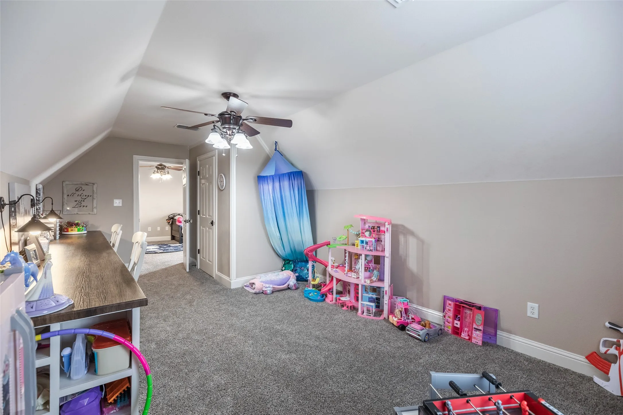 Single Family Residence For Sale in Taylor County , 8325 Thompson Parkway, Abilene, Texas 79606, 6 Bedroom, 3 Bathroom, 2 Garage spaces, 3,543 Sqft, built in 2006, mls#21413444, Real Estate Agent in Abilene, Homes For Sale in Taylor county, Homes For Sale in Abilene, Realtor in Abilene Texas, Real Estate Brokerage Independent Realty Texas, Luminita Cordes Realtor