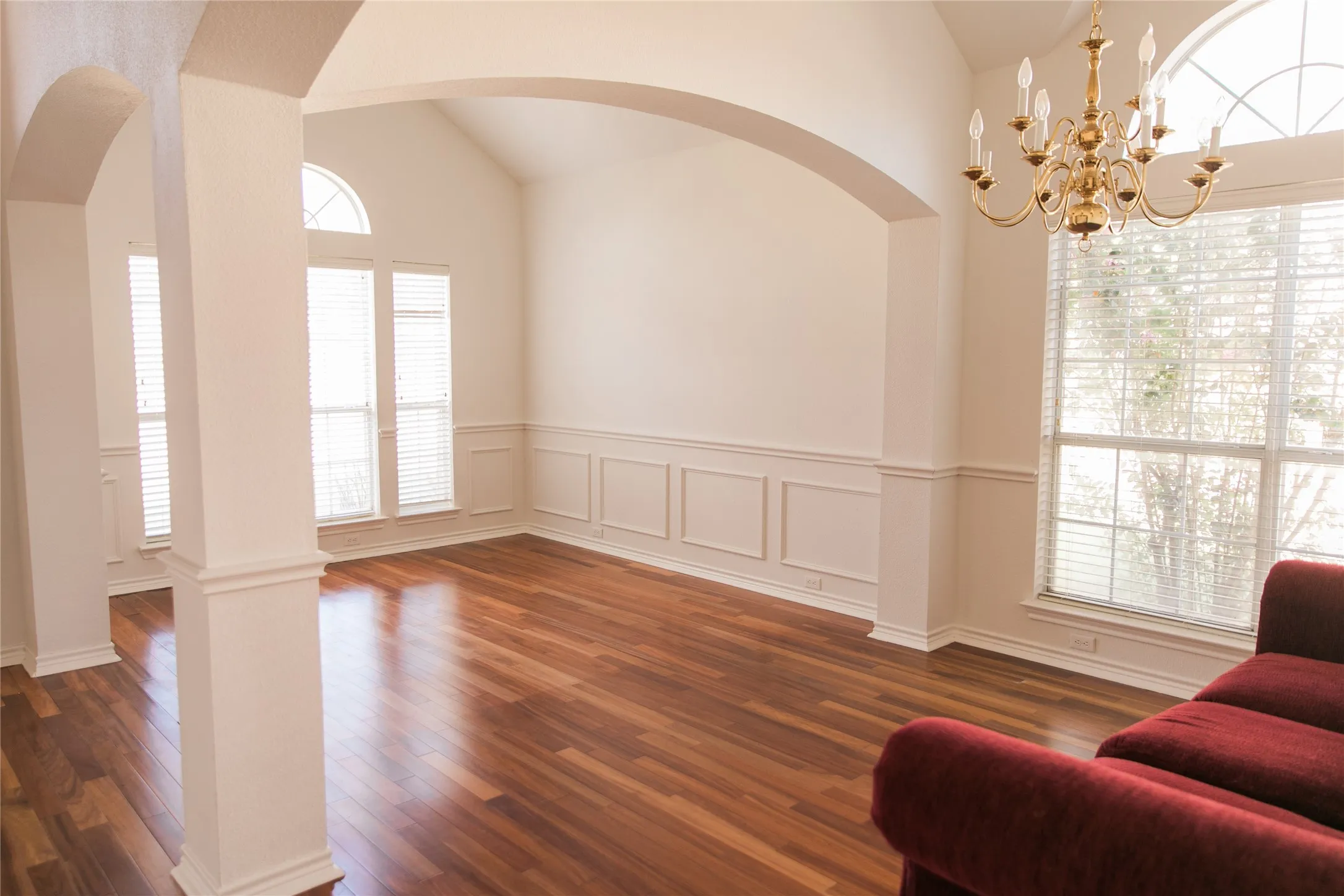 Single Family Residence For Sale in Denton County , 404 Belmont Court, Lewisville, Texas 75067, 4 Bedroom, 3 Bathroom, 2 Garage spaces, 2,550 Sqft, built in 1997, mls#21412982, Real Estate Agent in Lewisville, Homes For Sale in Denton county, Homes For Sale in Lewisville, Realtor in Lewisville Texas, Real Estate Brokerage Independent Realty Texas, Luminita Cordes Realtor