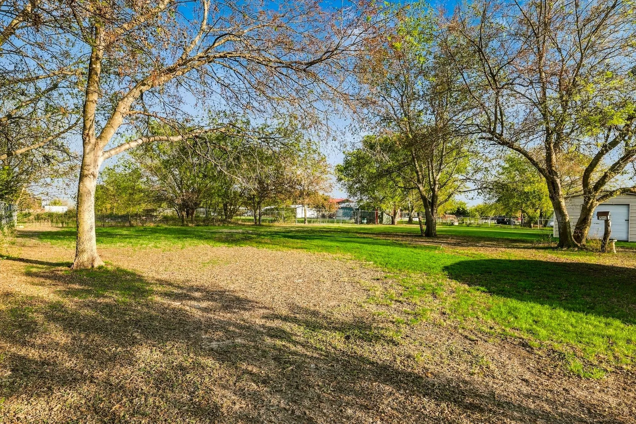 Manufactured Home For Sale in Denton County , 1250 Nutmeg Lane, Ponder, Texas 76259, 3 Bedroom, 2 Bathroom, Garage spaces, 1,680 Sqft, built in 1999, mls#21413531, Real Estate Agent in Ponder, Homes For Sale in Denton county, Homes For Sale in Ponder, Realtor in Ponder Texas, Real Estate Brokerage Independent Realty Texas, Luminita Cordes Realtor