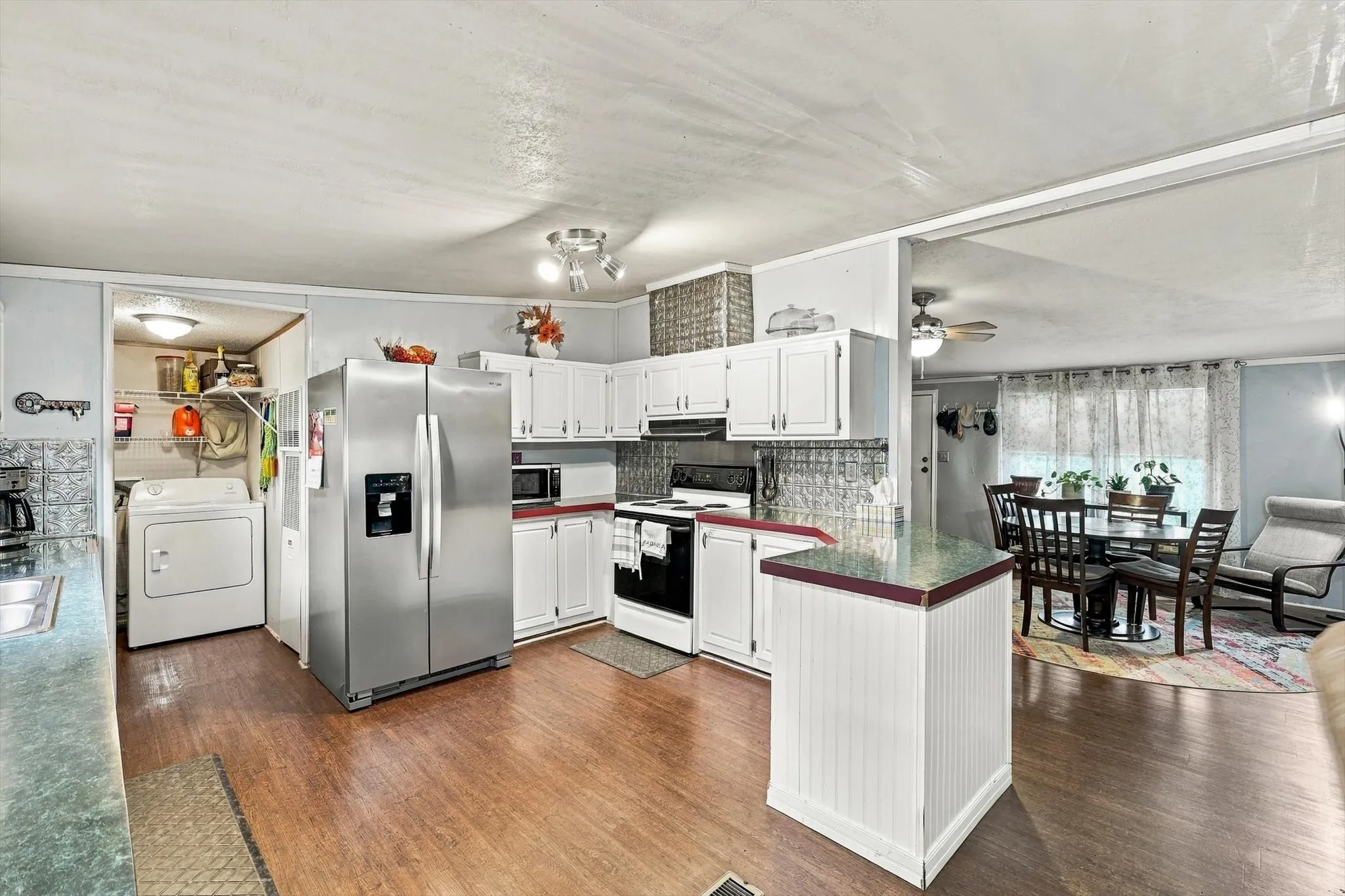 Manufactured Home For Sale in Denton County , 1250 Nutmeg Lane, Ponder, Texas 76259, 3 Bedroom, 2 Bathroom, Garage spaces, 1,680 Sqft, built in 1999, mls#21413531, Real Estate Agent in Ponder, Homes For Sale in Denton county, Homes For Sale in Ponder, Realtor in Ponder Texas, Real Estate Brokerage Independent Realty Texas, Luminita Cordes Realtor