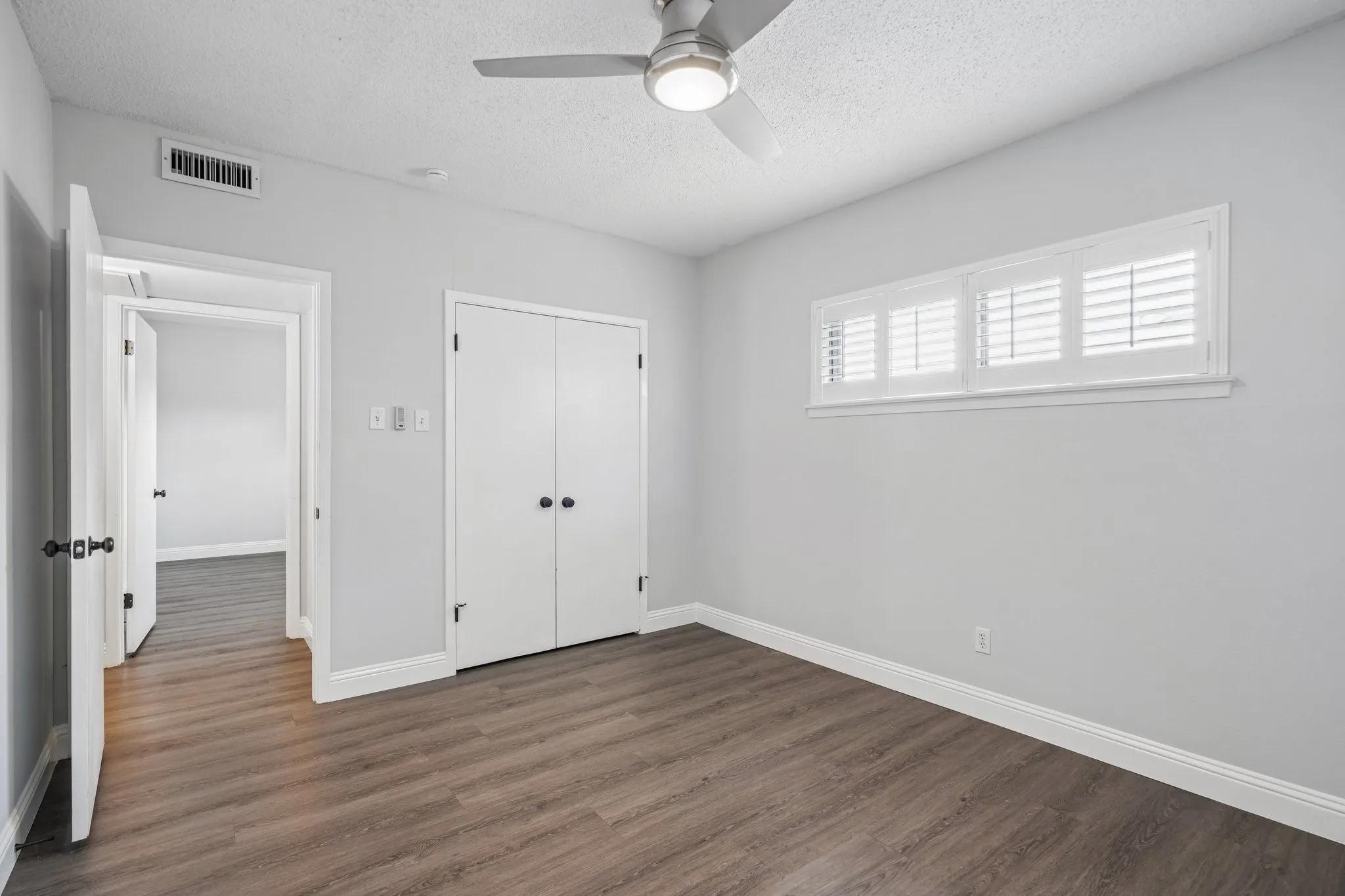 Condominium For Sale in Dallas County , 6017 E University Boulevard 118, Dallas, Texas 75206, 2 Bedroom, 1 Bathroom, Garage spaces, 930 Sqft, built in 1964, mls#21413540, Real Estate Agent in Dallas, Homes For Sale in Dallas county, Homes For Sale in Dallas, Realtor in Dallas Texas, Real Estate Brokerage Independent Realty Texas, Luminita Cordes Realtor