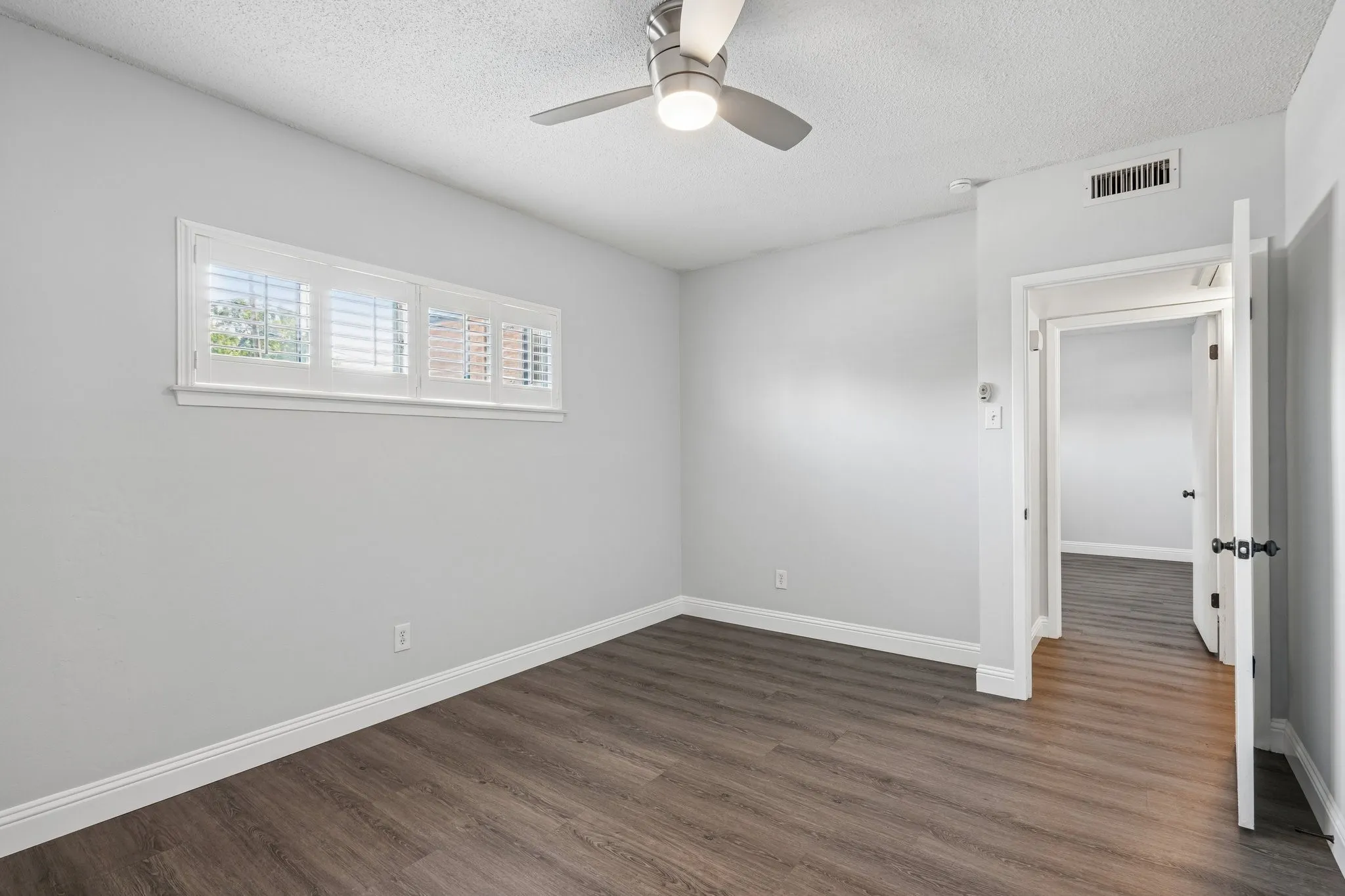 Condominium For Sale in Dallas County , 6017 E University Boulevard 118, Dallas, Texas 75206, 2 Bedroom, 1 Bathroom, Garage spaces, 930 Sqft, built in 1964, mls#21413540, Real Estate Agent in Dallas, Homes For Sale in Dallas county, Homes For Sale in Dallas, Realtor in Dallas Texas, Real Estate Brokerage Independent Realty Texas, Luminita Cordes Realtor