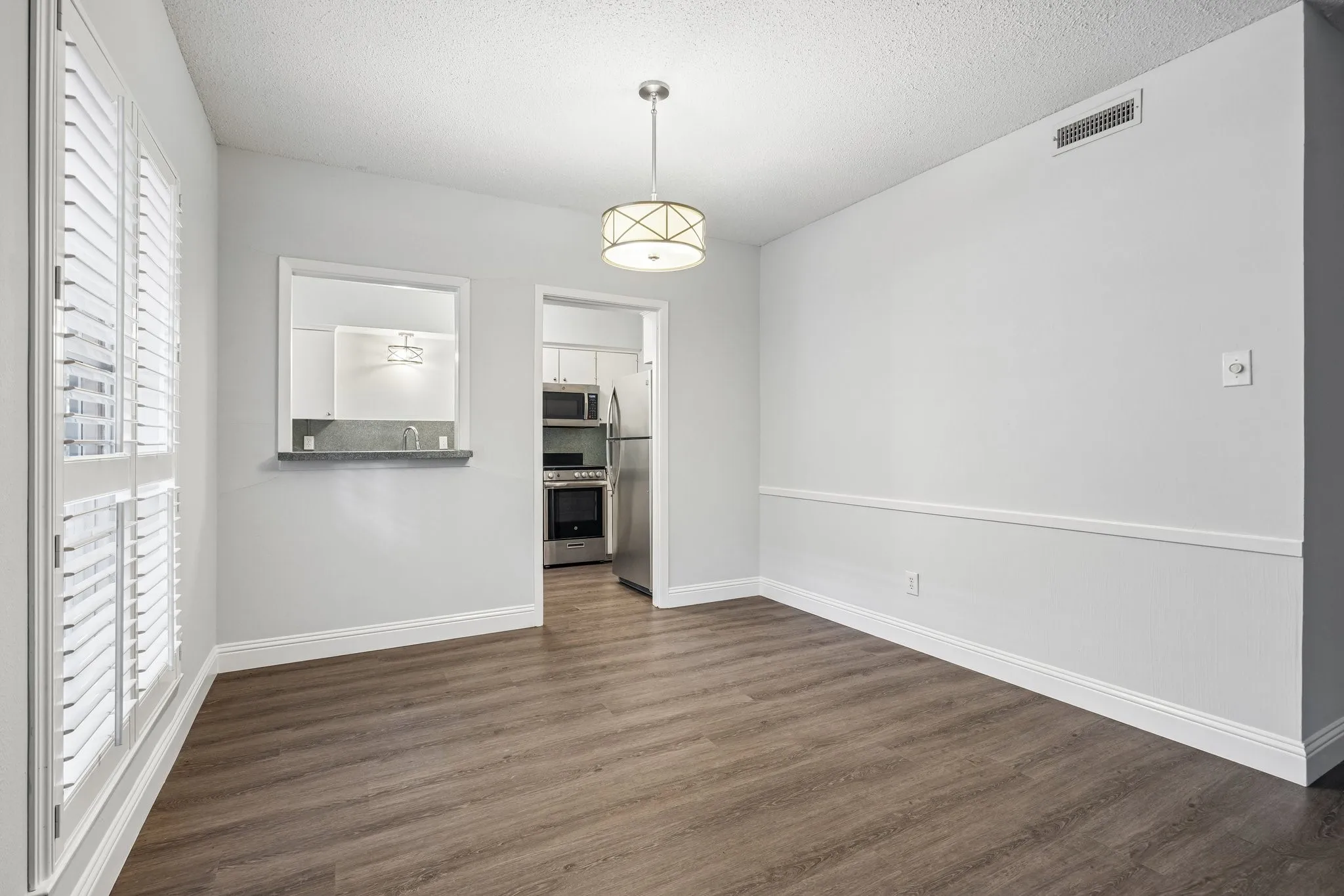 Condominium For Sale in Dallas County , 6017 E University Boulevard 118, Dallas, Texas 75206, 2 Bedroom, 1 Bathroom, Garage spaces, 930 Sqft, built in 1964, mls#21413540, Real Estate Agent in Dallas, Homes For Sale in Dallas county, Homes For Sale in Dallas, Realtor in Dallas Texas, Real Estate Brokerage Independent Realty Texas, Luminita Cordes Realtor