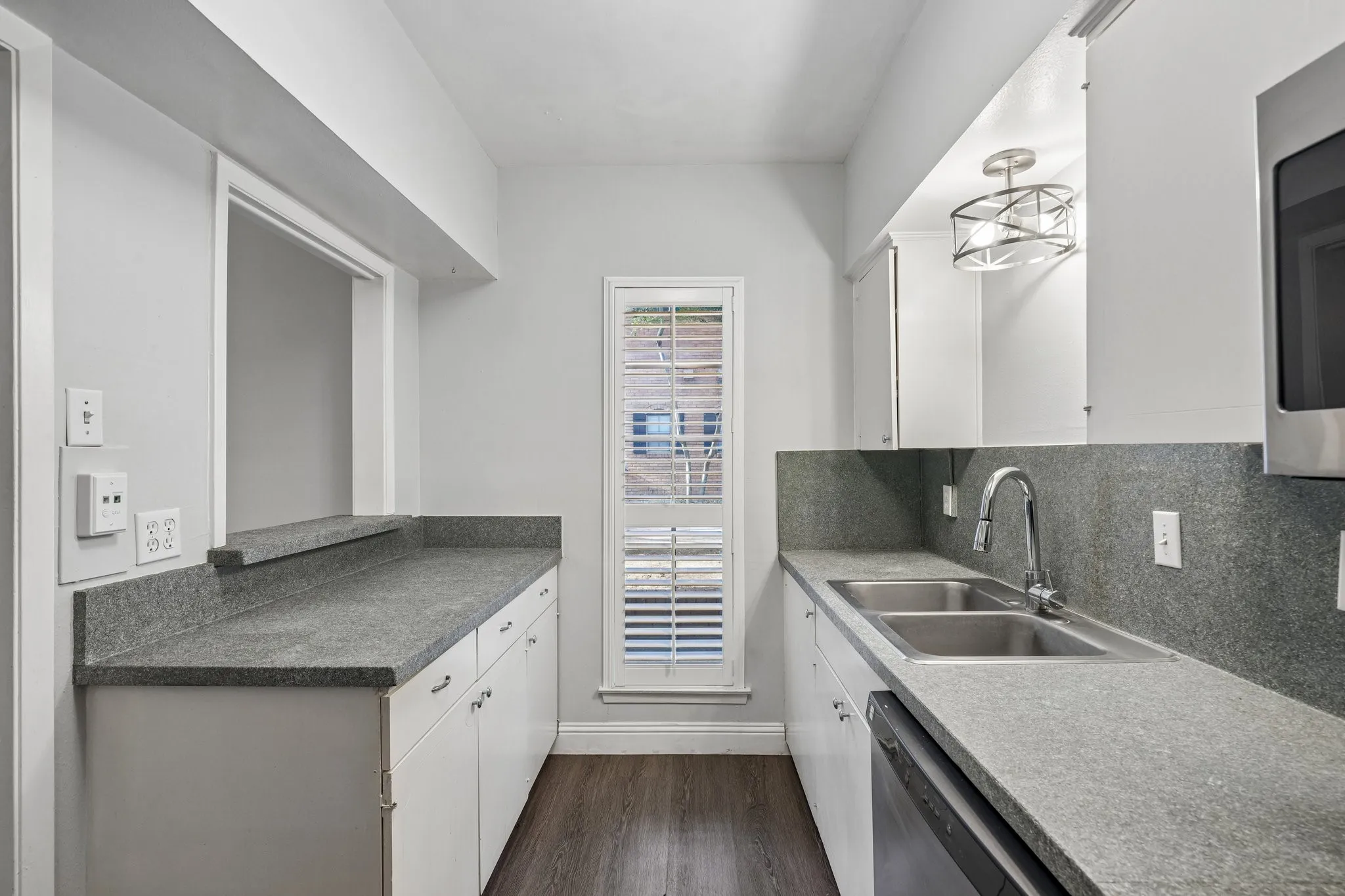 Condominium For Sale in Dallas County , 6017 E University Boulevard 118, Dallas, Texas 75206, 2 Bedroom, 1 Bathroom, Garage spaces, 930 Sqft, built in 1964, mls#21413540, Real Estate Agent in Dallas, Homes For Sale in Dallas county, Homes For Sale in Dallas, Realtor in Dallas Texas, Real Estate Brokerage Independent Realty Texas, Luminita Cordes Realtor