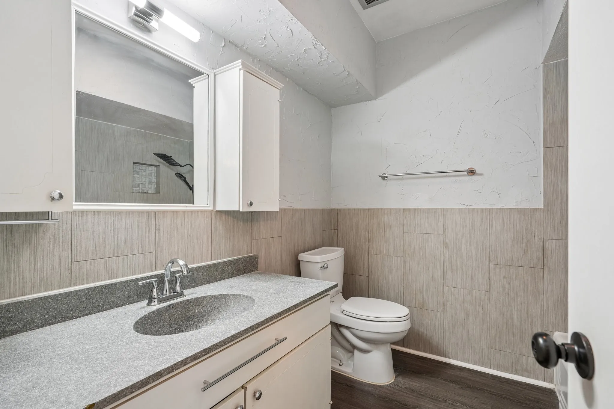 Condominium For Sale in Dallas County , 6017 E University Boulevard 118, Dallas, Texas 75206, 2 Bedroom, 1 Bathroom, Garage spaces, 930 Sqft, built in 1964, mls#21413540, Real Estate Agent in Dallas, Homes For Sale in Dallas county, Homes For Sale in Dallas, Realtor in Dallas Texas, Real Estate Brokerage Independent Realty Texas, Luminita Cordes Realtor