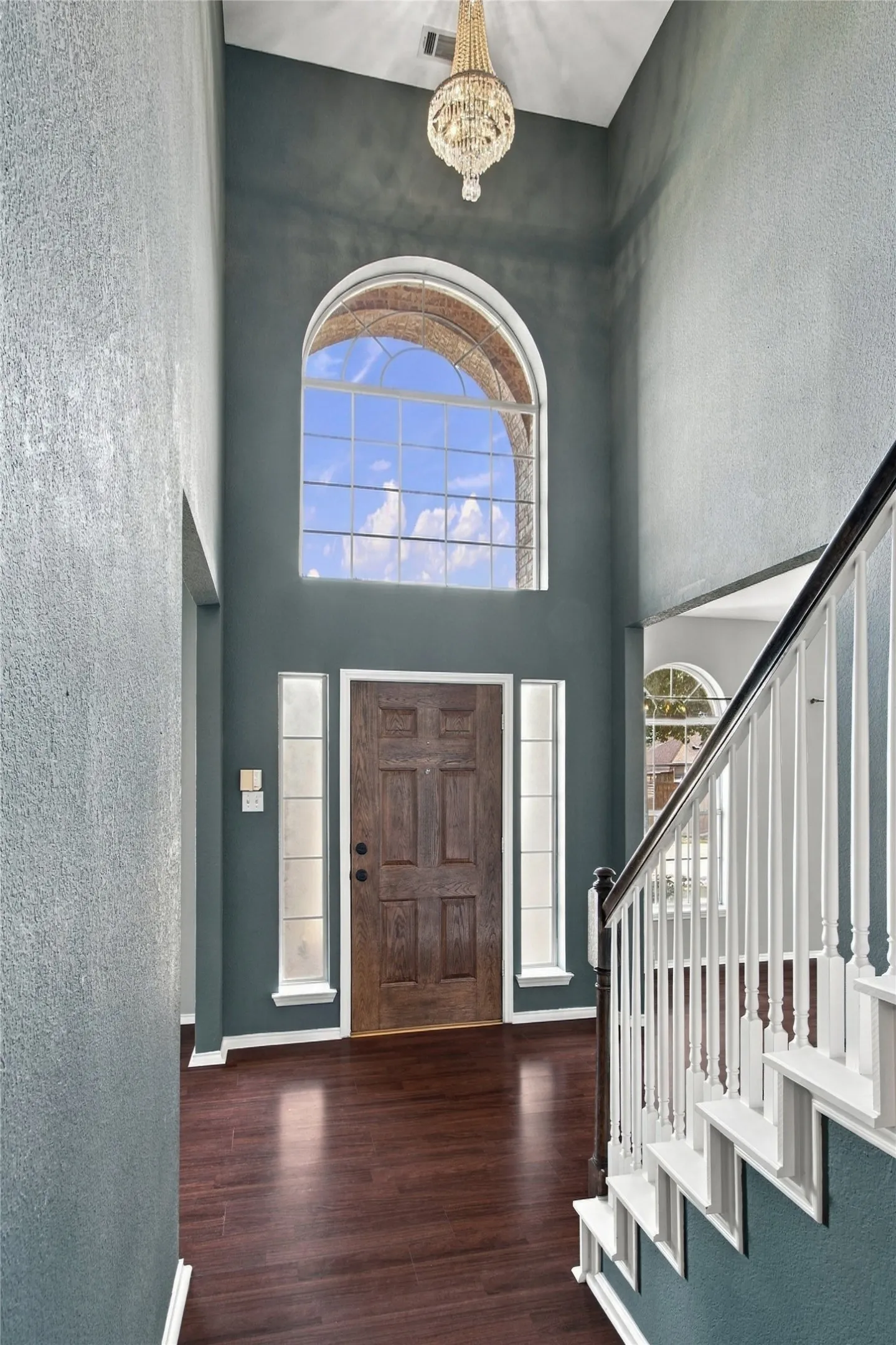 Single Family Residence For Rent in Denton County , 2071 Sunset Lane, Lewisville, Texas 75067, 4 Bedroom, 3 Bathroom, 2 Garage spaces, 2,479 Sqft, built in 1994, mls#21405657, Real Estate Agent in Lewisville, Homes For Rent in Denton county, Homes For Rent in Lewisville, Realtor in Lewisville Texas, Real Estate Brokerage Independent Realty Texas, Luminita Cordes Realtor