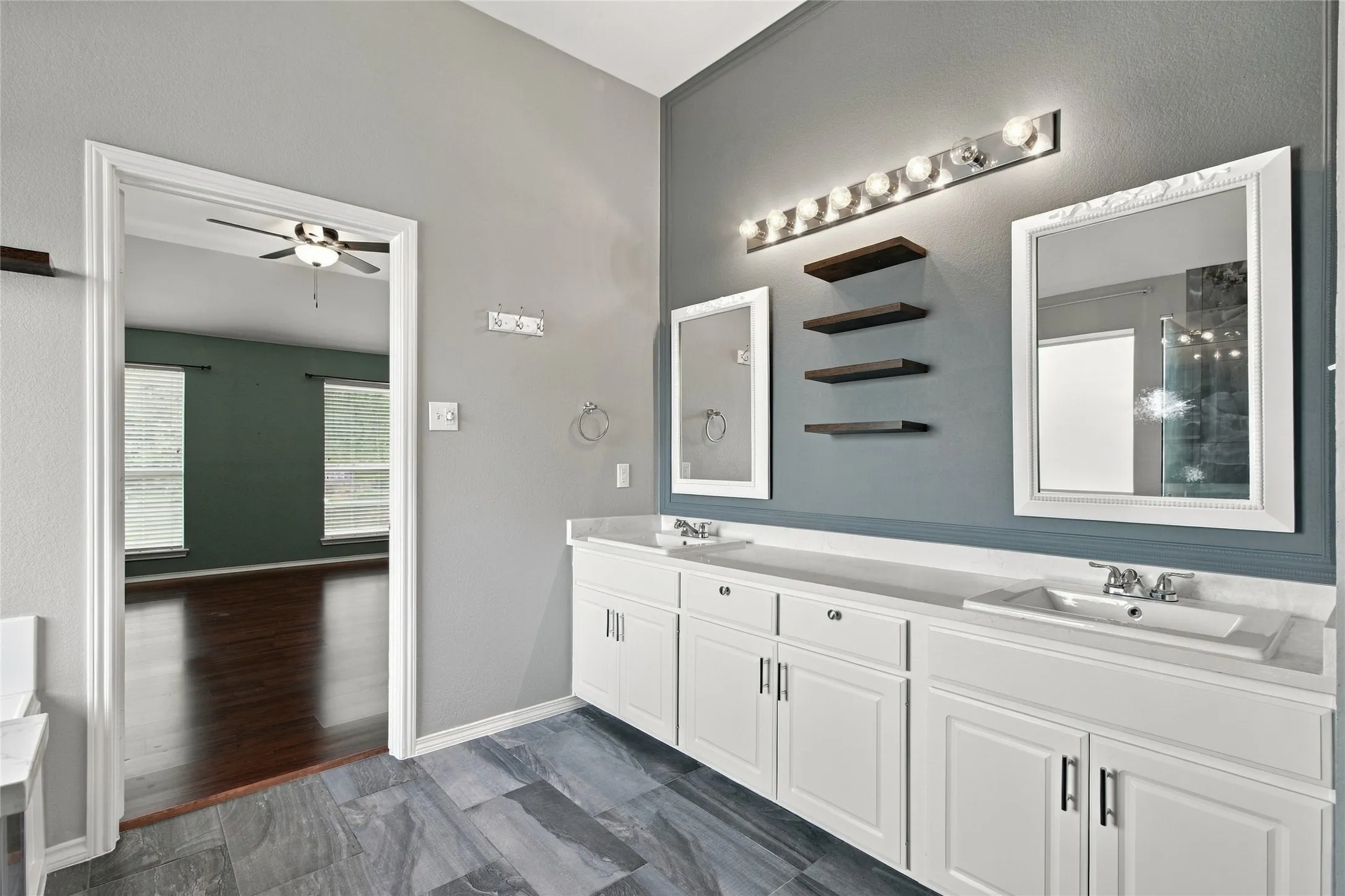 Single Family Residence For Rent in Denton County , 2071 Sunset Lane, Lewisville, Texas 75067, 4 Bedroom, 3 Bathroom, 2 Garage spaces, 2,479 Sqft, built in 1994, mls#21405657, Real Estate Agent in Lewisville, Homes For Rent in Denton county, Homes For Rent in Lewisville, Realtor in Lewisville Texas, Real Estate Brokerage Independent Realty Texas, Luminita Cordes Realtor