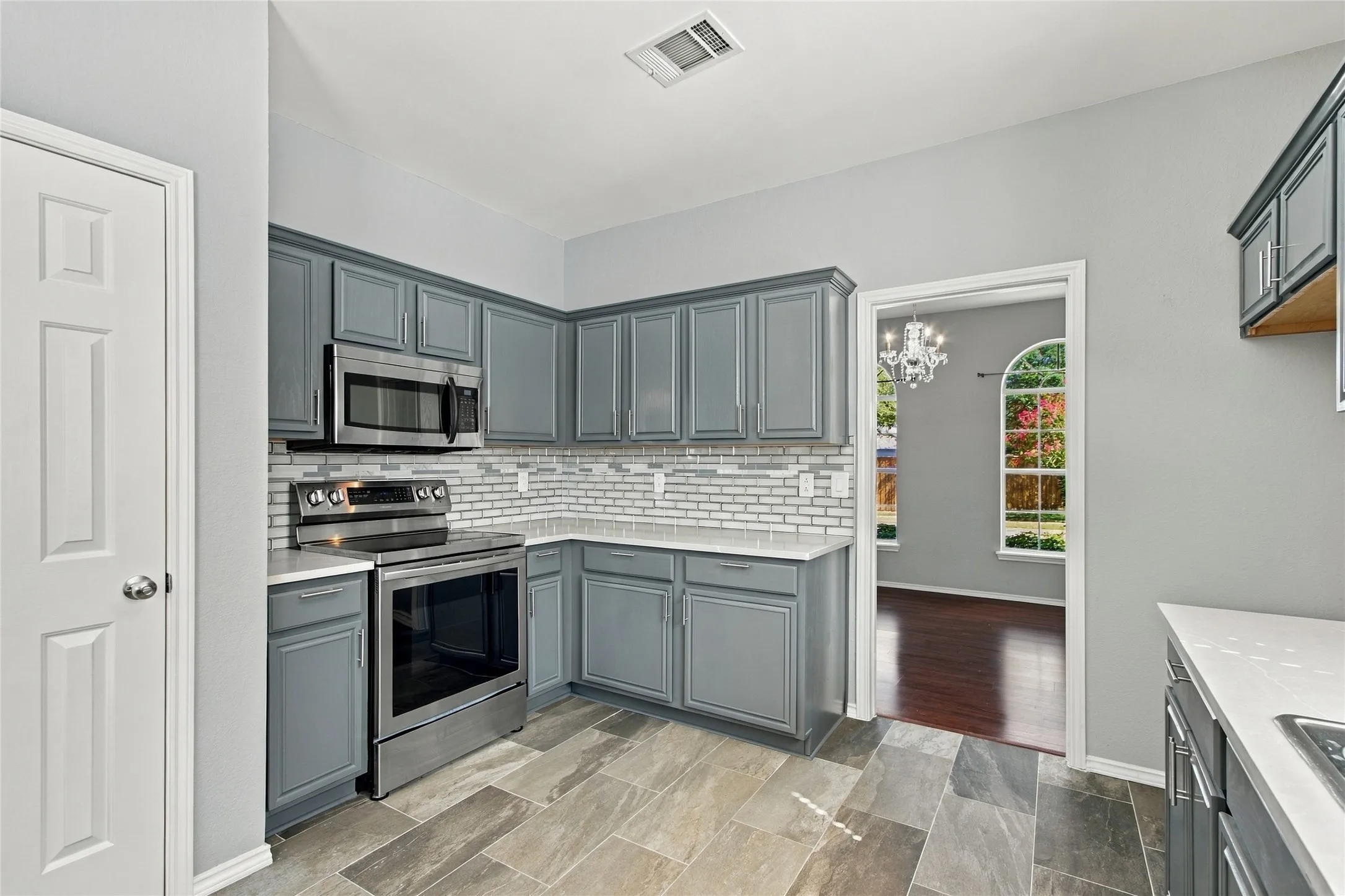 Single Family Residence For Rent in Denton County , 2071 Sunset Lane, Lewisville, Texas 75067, 4 Bedroom, 3 Bathroom, 2 Garage spaces, 2,479 Sqft, built in 1994, mls#21405657, Real Estate Agent in Lewisville, Homes For Rent in Denton county, Homes For Rent in Lewisville, Realtor in Lewisville Texas, Real Estate Brokerage Independent Realty Texas, Luminita Cordes Realtor