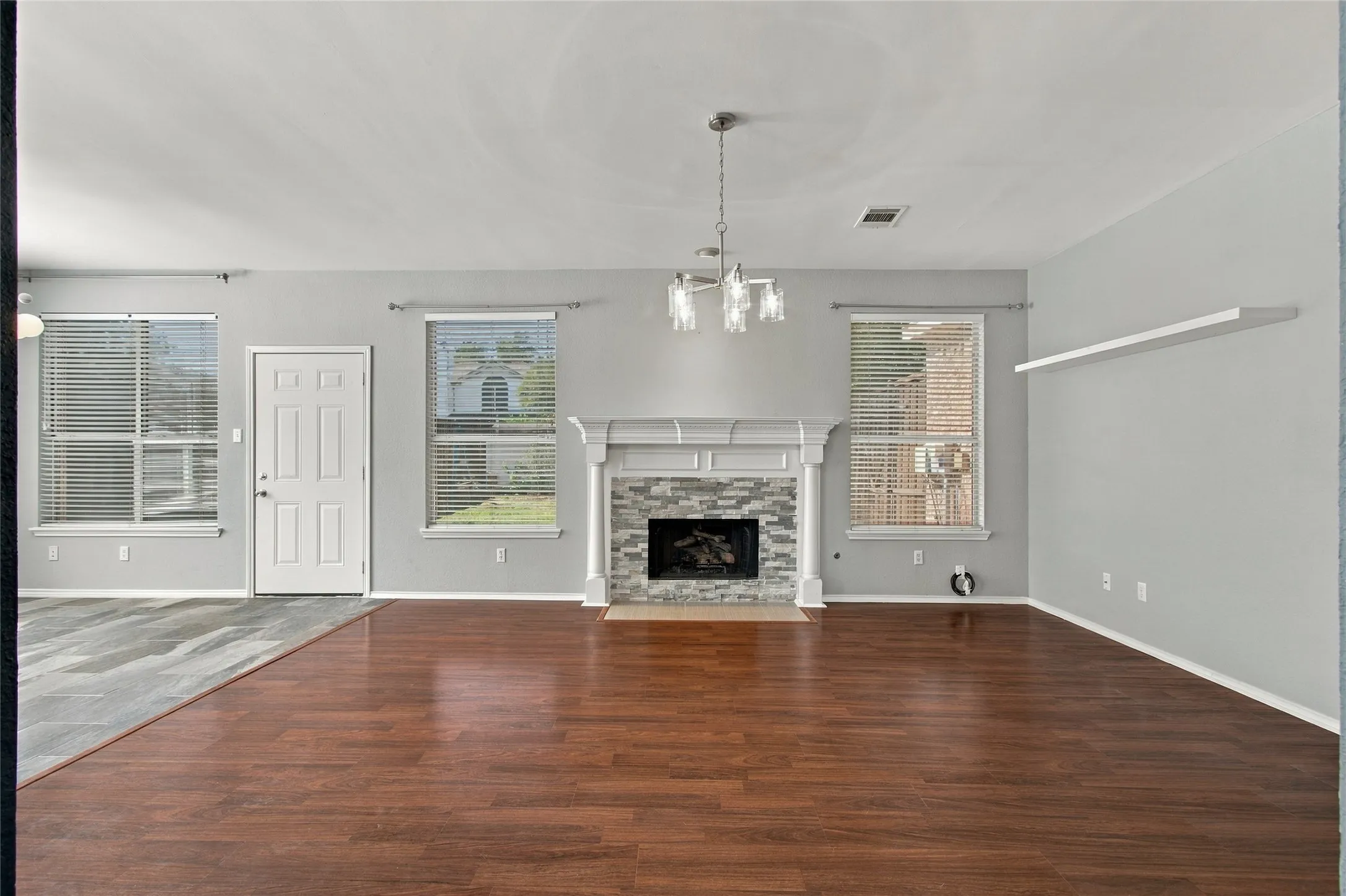 Single Family Residence For Rent in Denton County , 2071 Sunset Lane, Lewisville, Texas 75067, 4 Bedroom, 3 Bathroom, 2 Garage spaces, 2,479 Sqft, built in 1994, mls#21405657, Real Estate Agent in Lewisville, Homes For Rent in Denton county, Homes For Rent in Lewisville, Realtor in Lewisville Texas, Real Estate Brokerage Independent Realty Texas, Luminita Cordes Realtor