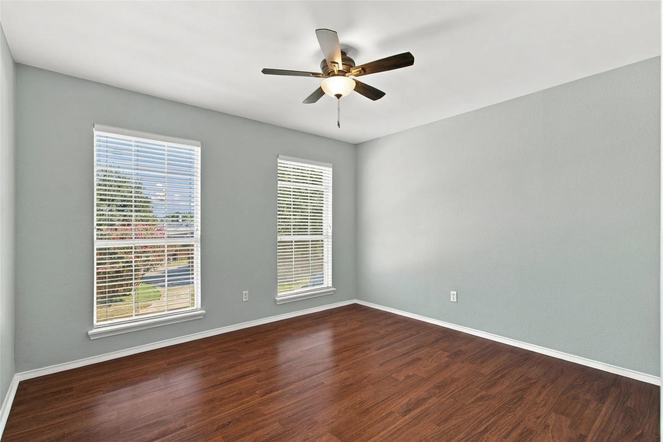 Single Family Residence For Rent in Denton County , 2071 Sunset Lane, Lewisville, Texas 75067, 4 Bedroom, 3 Bathroom, 2 Garage spaces, 2,479 Sqft, built in 1994, mls#21405657, Real Estate Agent in Lewisville, Homes For Rent in Denton county, Homes For Rent in Lewisville, Realtor in Lewisville Texas, Real Estate Brokerage Independent Realty Texas, Luminita Cordes Realtor