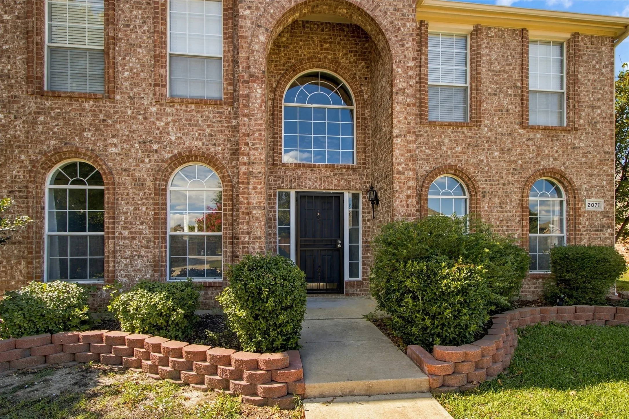 Single Family Residence For Rent in Denton County , 2071 Sunset Lane, Lewisville, Texas 75067, 4 Bedroom, 3 Bathroom, 2 Garage spaces, 2,479 Sqft, built in 1994, mls#21405657, Real Estate Agent in Lewisville, Homes For Rent in Denton county, Homes For Rent in Lewisville, Realtor in Lewisville Texas, Real Estate Brokerage Independent Realty Texas, Luminita Cordes Realtor