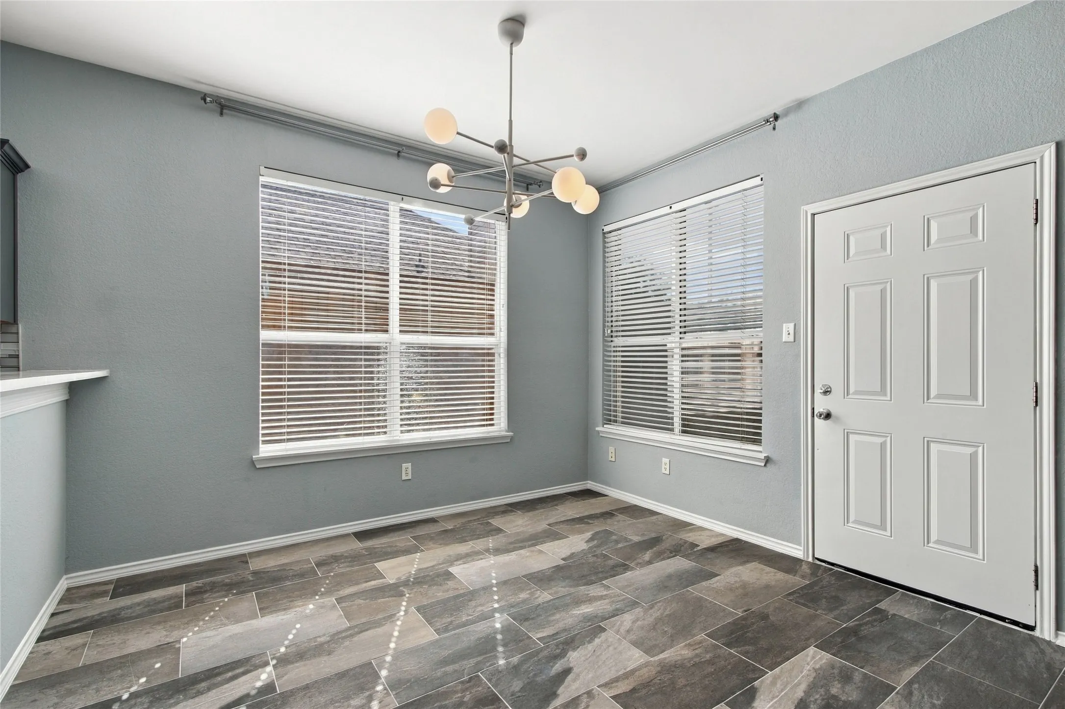 Single Family Residence For Rent in Denton County , 2071 Sunset Lane, Lewisville, Texas 75067, 4 Bedroom, 3 Bathroom, 2 Garage spaces, 2,479 Sqft, built in 1994, mls#21405657, Real Estate Agent in Lewisville, Homes For Rent in Denton county, Homes For Rent in Lewisville, Realtor in Lewisville Texas, Real Estate Brokerage Independent Realty Texas, Luminita Cordes Realtor