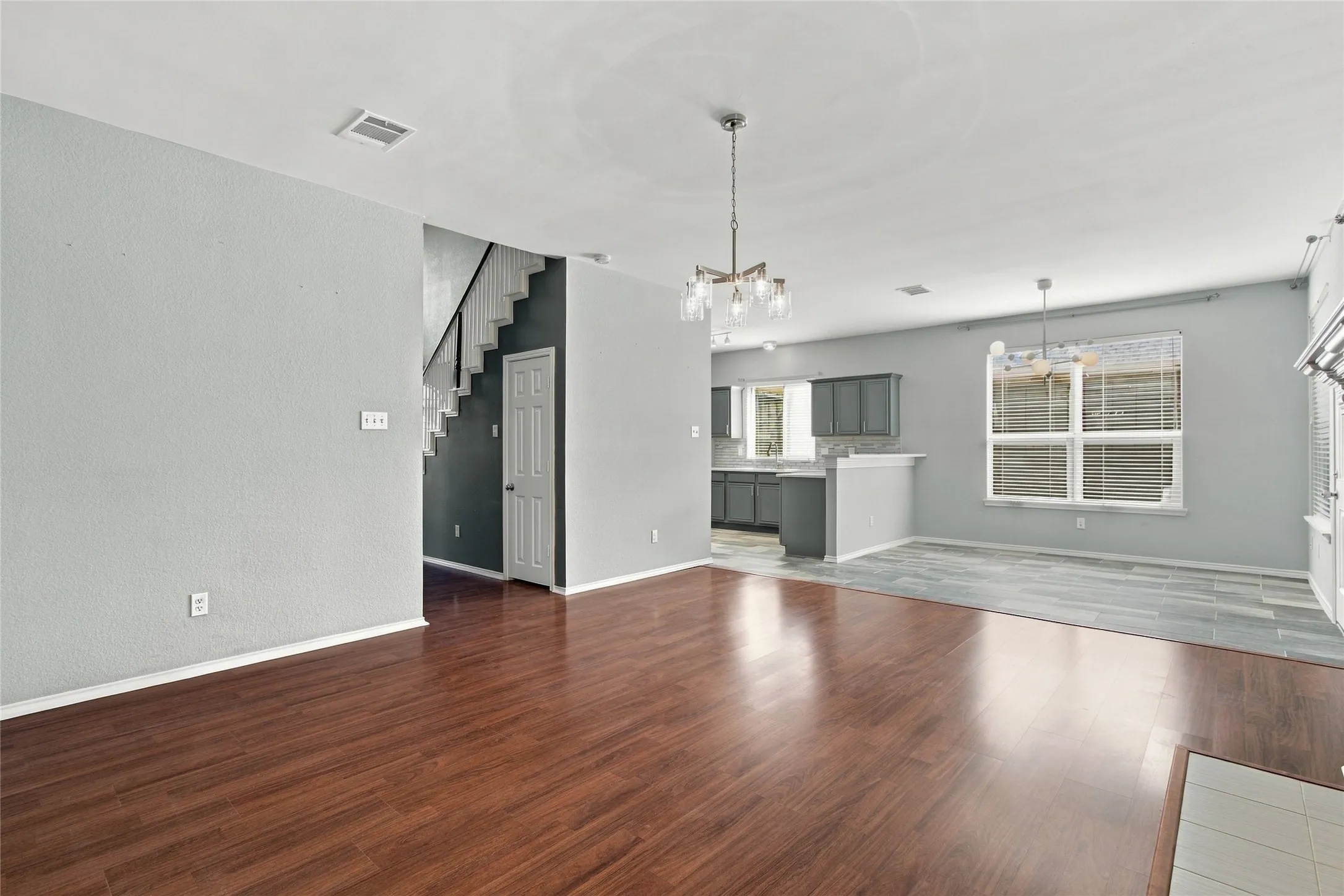 Single Family Residence For Rent in Denton County , 2071 Sunset Lane, Lewisville, Texas 75067, 4 Bedroom, 3 Bathroom, 2 Garage spaces, 2,479 Sqft, built in 1994, mls#21405657, Real Estate Agent in Lewisville, Homes For Rent in Denton county, Homes For Rent in Lewisville, Realtor in Lewisville Texas, Real Estate Brokerage Independent Realty Texas, Luminita Cordes Realtor