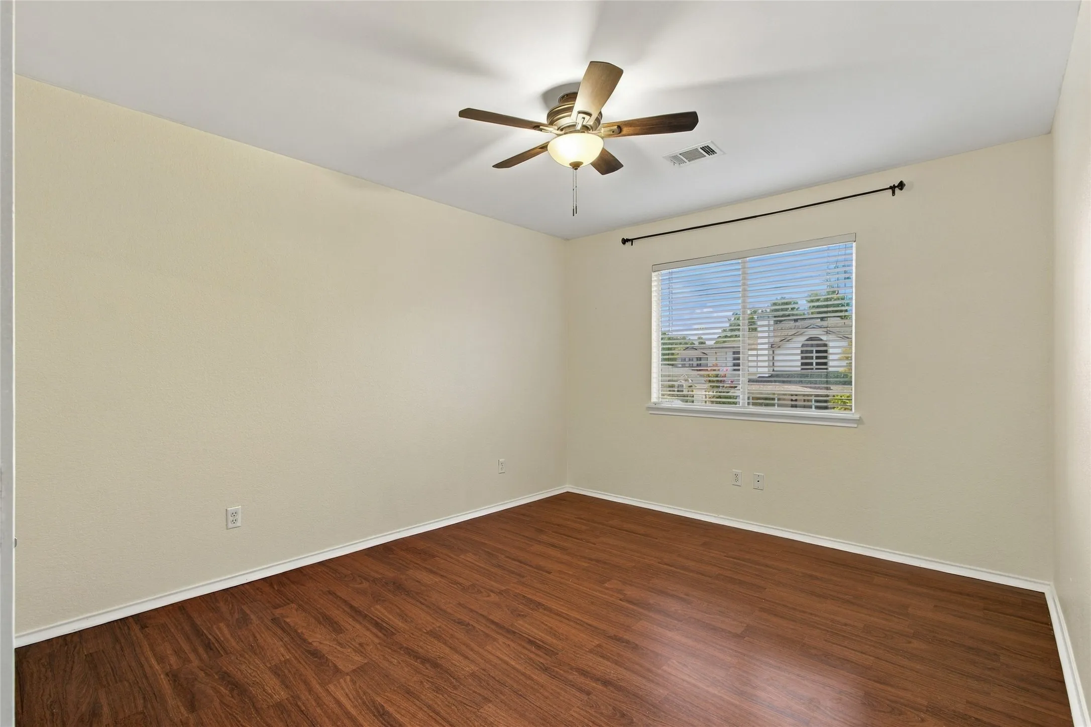 Single Family Residence For Rent in Denton County , 2071 Sunset Lane, Lewisville, Texas 75067, 4 Bedroom, 3 Bathroom, 2 Garage spaces, 2,479 Sqft, built in 1994, mls#21405657, Real Estate Agent in Lewisville, Homes For Rent in Denton county, Homes For Rent in Lewisville, Realtor in Lewisville Texas, Real Estate Brokerage Independent Realty Texas, Luminita Cordes Realtor