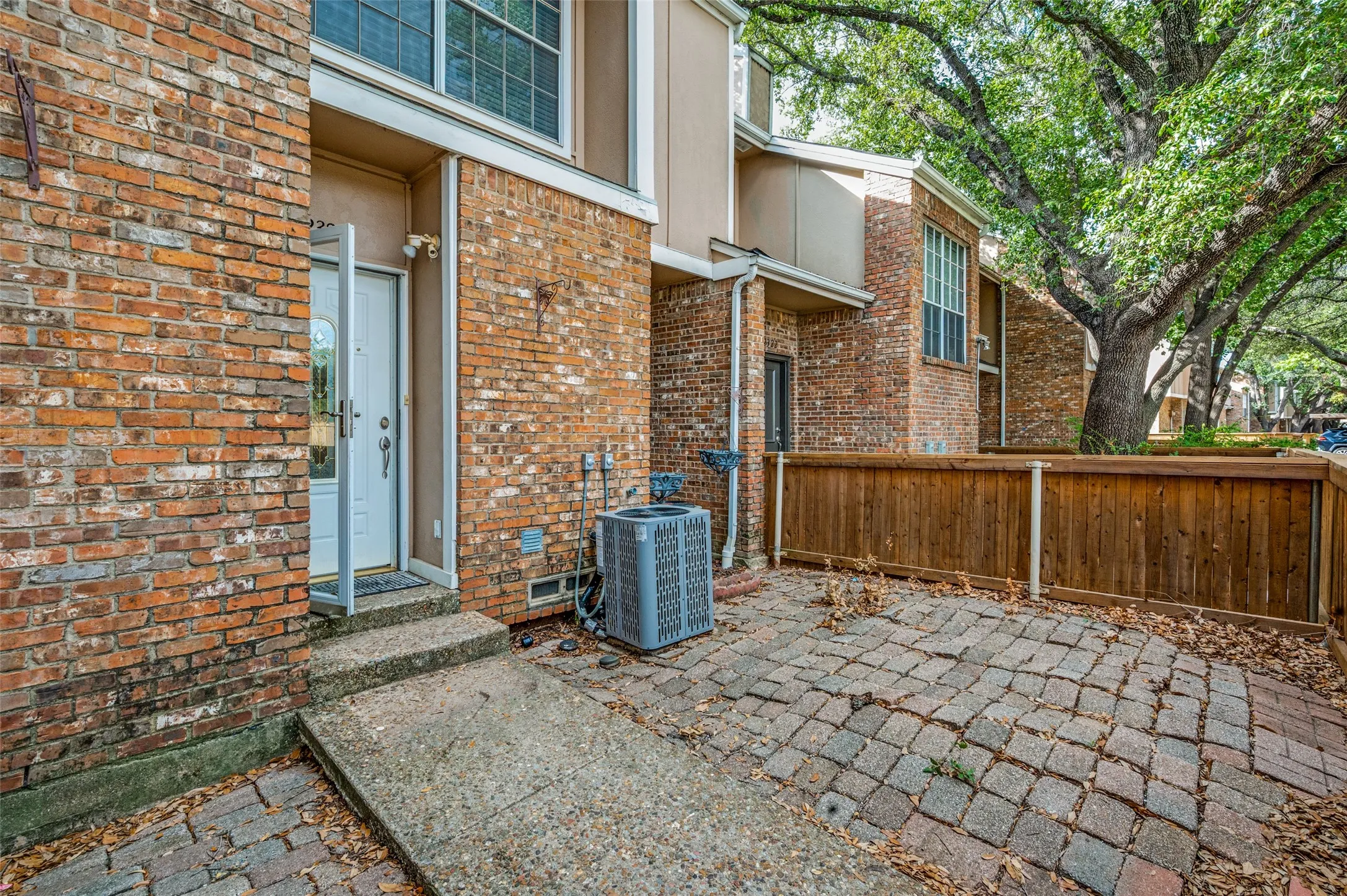 Townhouse For Sale in Dallas County , 2320 Northlake Court, Irving, Texas 75038, 2 Bedroom, 3 Bathroom, Garage spaces, 1,292 Sqft, built in 1983, mls#21413551, Real Estate Agent in Irving, Homes For Sale in Dallas county, Homes For Sale in Irving, Realtor in Irving Texas, Real Estate Brokerage Independent Realty Texas, Luminita Cordes Realtor