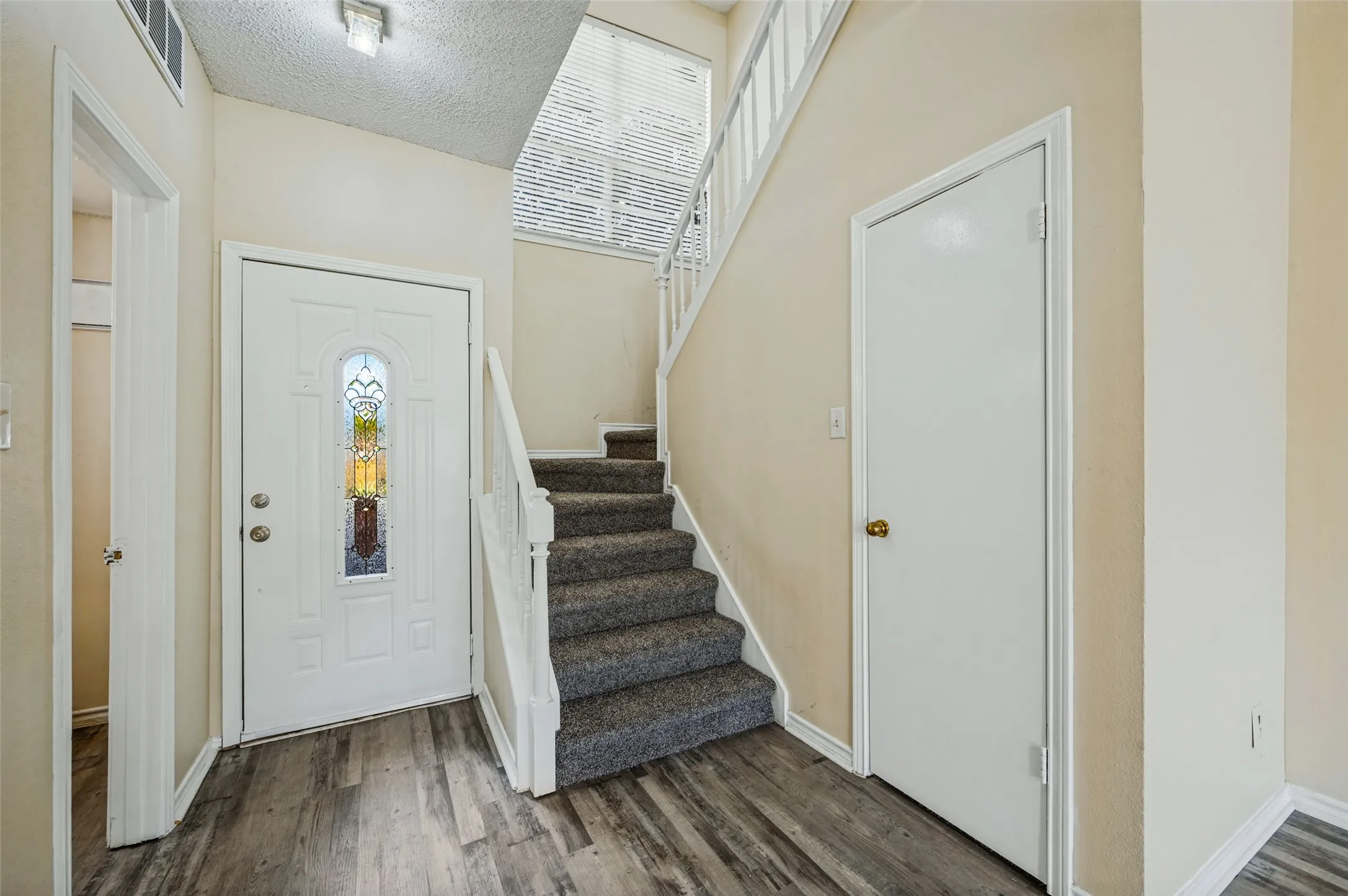 Townhouse For Sale in Dallas County , 2320 Northlake Court, Irving, Texas 75038, 2 Bedroom, 3 Bathroom, Garage spaces, 1,292 Sqft, built in 1983, mls#21413551, Real Estate Agent in Irving, Homes For Sale in Dallas county, Homes For Sale in Irving, Realtor in Irving Texas, Real Estate Brokerage Independent Realty Texas, Luminita Cordes Realtor