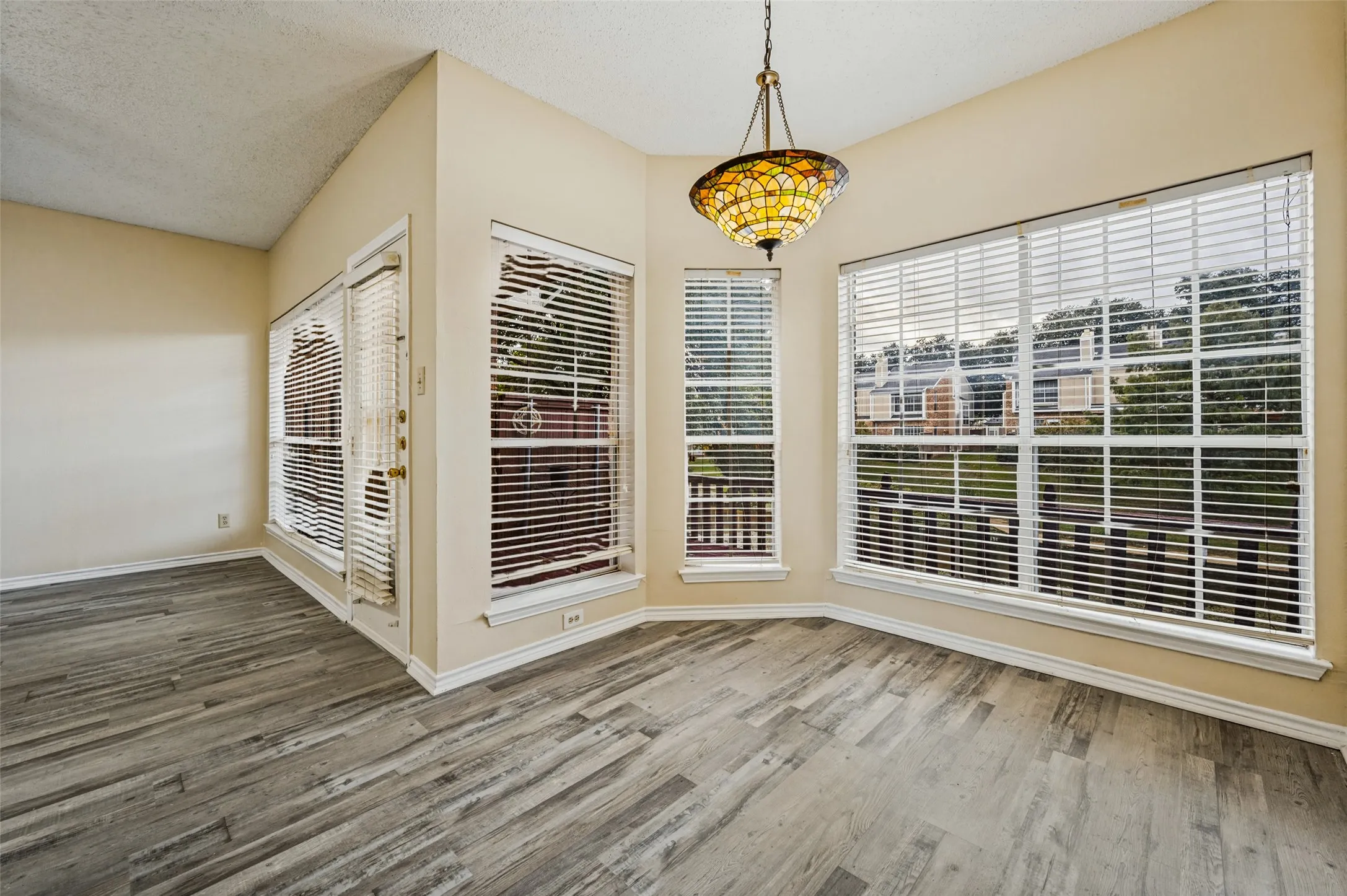 Townhouse For Sale in Dallas County , 2320 Northlake Court, Irving, Texas 75038, 2 Bedroom, 3 Bathroom, Garage spaces, 1,292 Sqft, built in 1983, mls#21413551, Real Estate Agent in Irving, Homes For Sale in Dallas county, Homes For Sale in Irving, Realtor in Irving Texas, Real Estate Brokerage Independent Realty Texas, Luminita Cordes Realtor