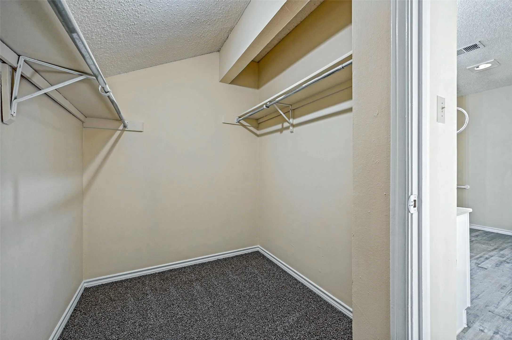 Townhouse For Sale in Dallas County , 2320 Northlake Court, Irving, Texas 75038, 2 Bedroom, 3 Bathroom, Garage spaces, 1,292 Sqft, built in 1983, mls#21413551, Real Estate Agent in Irving, Homes For Sale in Dallas county, Homes For Sale in Irving, Realtor in Irving Texas, Real Estate Brokerage Independent Realty Texas, Luminita Cordes Realtor