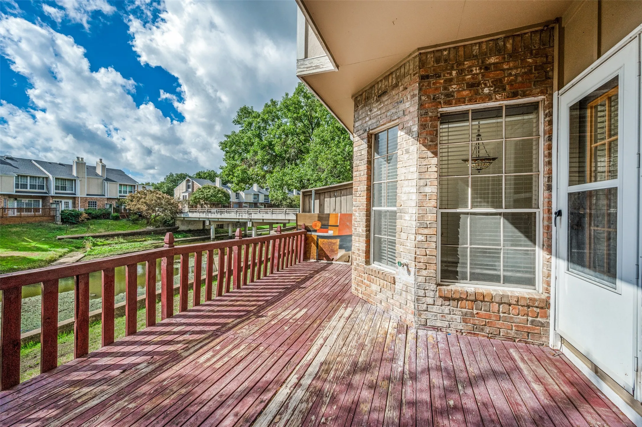 Townhouse For Sale in Dallas County , 2320 Northlake Court, Irving, Texas 75038, 2 Bedroom, 3 Bathroom, Garage spaces, 1,292 Sqft, built in 1983, mls#21413551, Real Estate Agent in Irving, Homes For Sale in Dallas county, Homes For Sale in Irving, Realtor in Irving Texas, Real Estate Brokerage Independent Realty Texas, Luminita Cordes Realtor