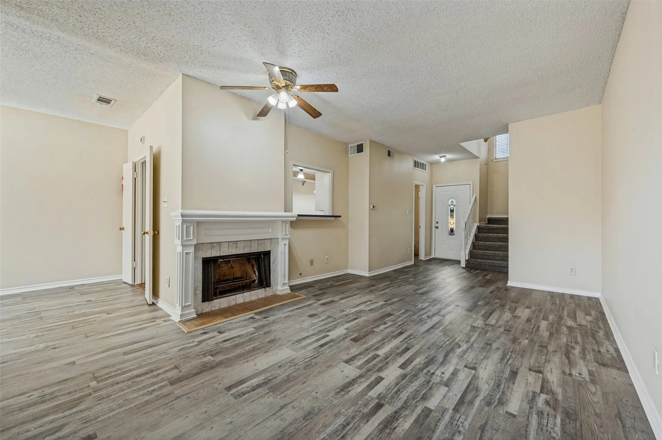 Townhouse For Sale in Dallas County , 2320 Northlake Court, Irving, Texas 75038, 2 Bedroom, 3 Bathroom, Garage spaces, 1,292 Sqft, built in 1983, mls#21413551, Real Estate Agent in Irving, Homes For Sale in Dallas county, Homes For Sale in Irving, Realtor in Irving Texas, Real Estate Brokerage Independent Realty Texas, Luminita Cordes Realtor