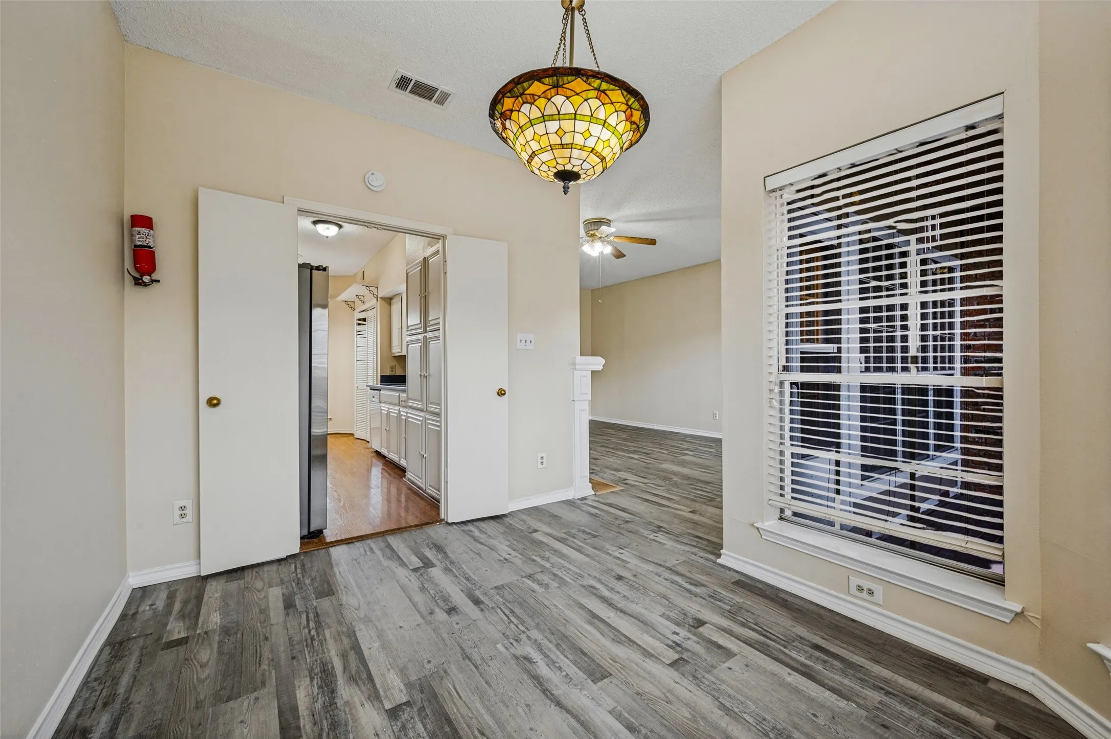 Townhouse For Sale in Dallas County , 2320 Northlake Court, Irving, Texas 75038, 2 Bedroom, 3 Bathroom, Garage spaces, 1,292 Sqft, built in 1983, mls#21413551, Real Estate Agent in Irving, Homes For Sale in Dallas county, Homes For Sale in Irving, Realtor in Irving Texas, Real Estate Brokerage Independent Realty Texas, Luminita Cordes Realtor