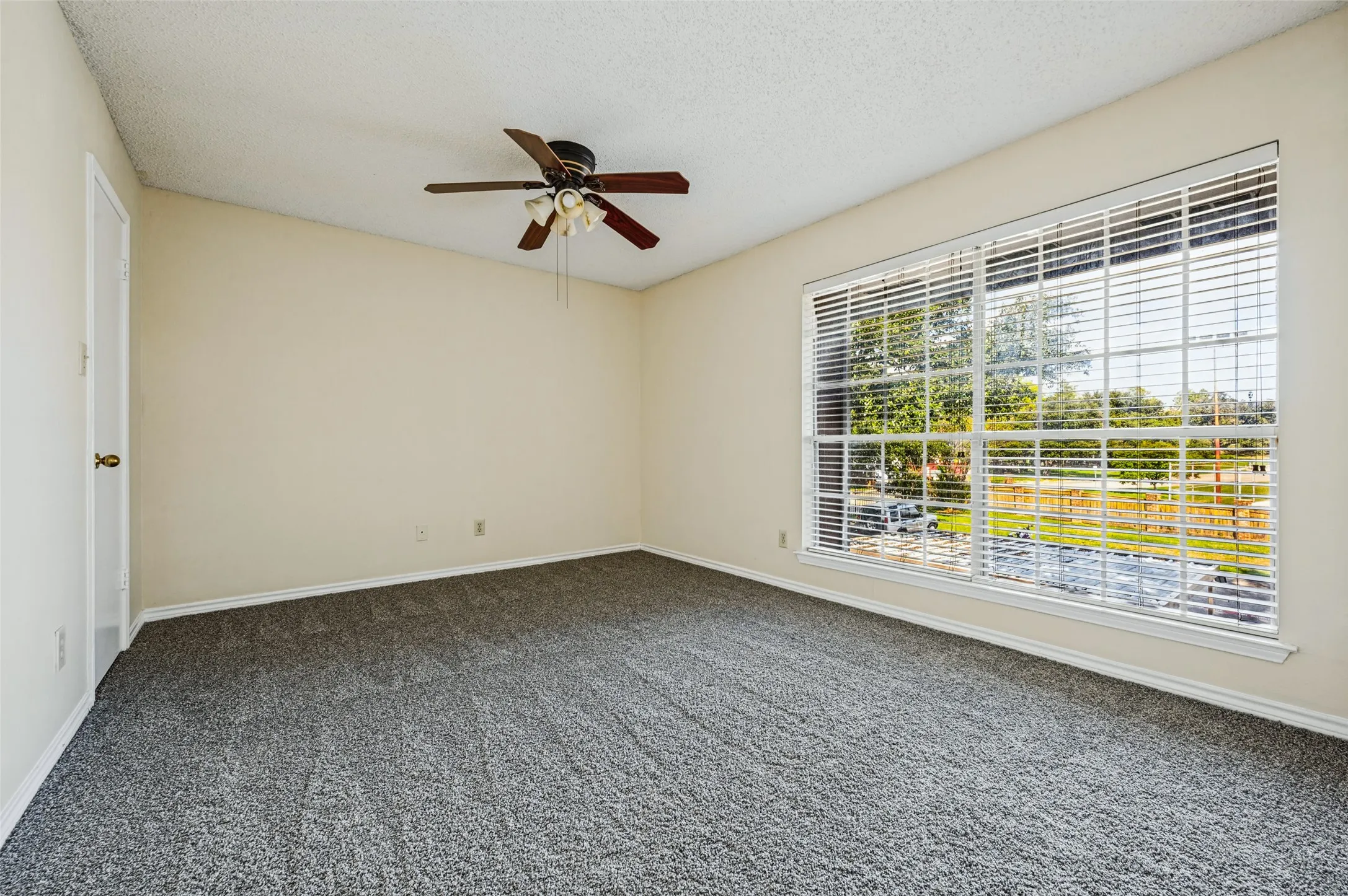 Townhouse For Sale in Dallas County , 2320 Northlake Court, Irving, Texas 75038, 2 Bedroom, 3 Bathroom, Garage spaces, 1,292 Sqft, built in 1983, mls#21413551, Real Estate Agent in Irving, Homes For Sale in Dallas county, Homes For Sale in Irving, Realtor in Irving Texas, Real Estate Brokerage Independent Realty Texas, Luminita Cordes Realtor