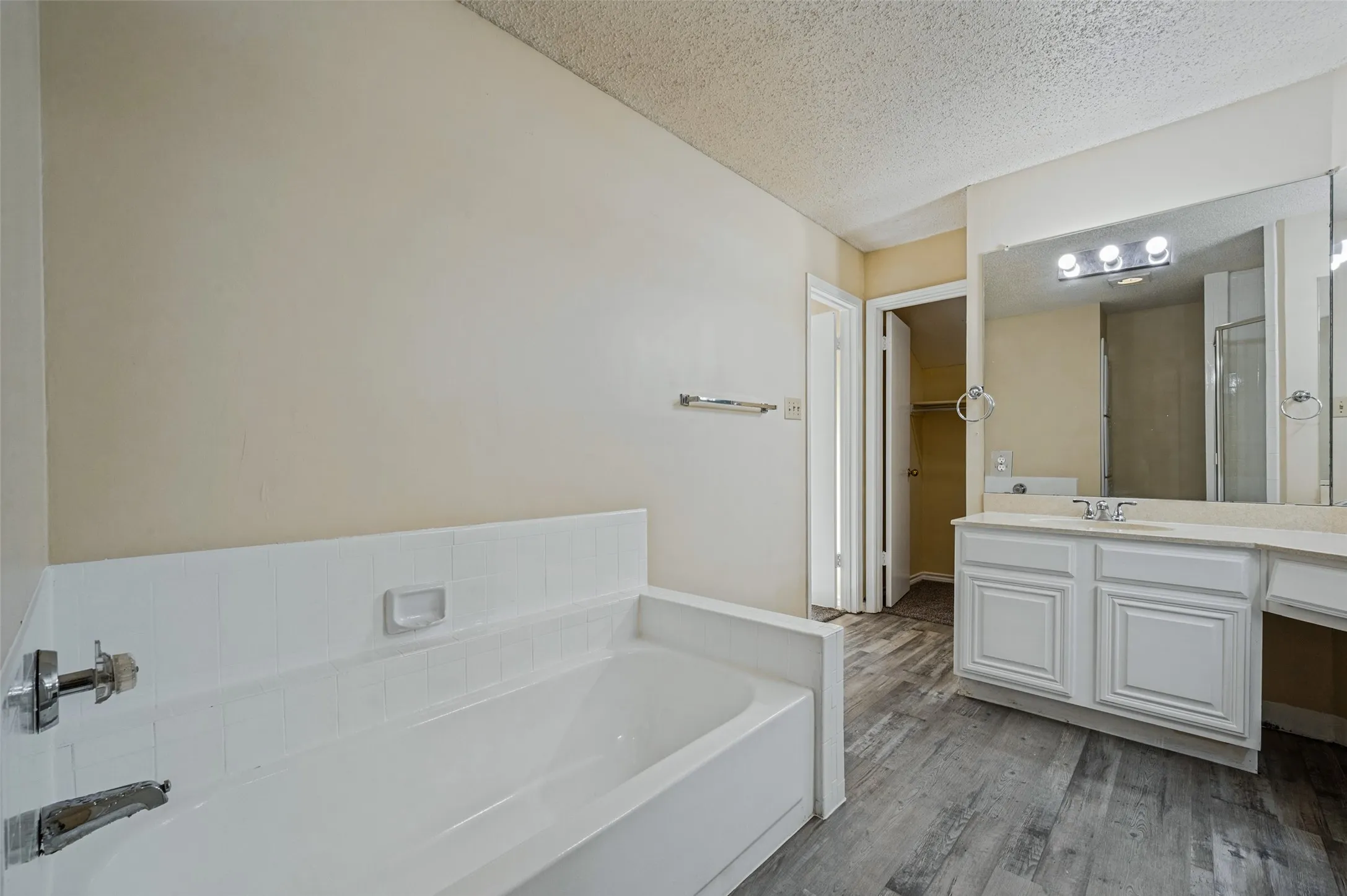 Townhouse For Sale in Dallas County , 2320 Northlake Court, Irving, Texas 75038, 2 Bedroom, 3 Bathroom, Garage spaces, 1,292 Sqft, built in 1983, mls#21413551, Real Estate Agent in Irving, Homes For Sale in Dallas county, Homes For Sale in Irving, Realtor in Irving Texas, Real Estate Brokerage Independent Realty Texas, Luminita Cordes Realtor