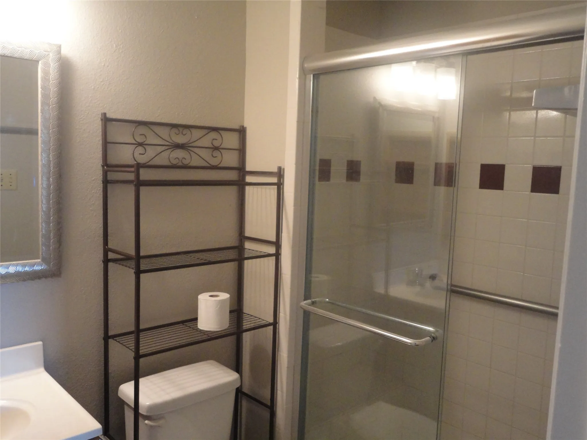 Condominium For Rent in Dallas County , 2200 E Trinity Mills Road 403, Carrollton, Texas 75006, 2 Bedroom, 2 Bathroom, Garage spaces, 892 Sqft, built in 1980, mls#21412402, Real Estate Agent in Carrollton, Homes For Rent in Dallas county, Homes For Rent in Carrollton, Realtor in Carrollton Texas, Real Estate Brokerage Independent Realty Texas, Luminita Cordes Realtor