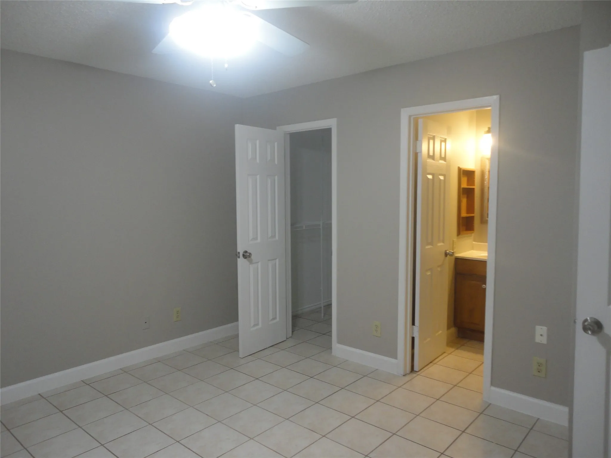 Condominium For Rent in Dallas County , 2200 E Trinity Mills Road 403, Carrollton, Texas 75006, 2 Bedroom, 2 Bathroom, Garage spaces, 892 Sqft, built in 1980, mls#21412402, Real Estate Agent in Carrollton, Homes For Rent in Dallas county, Homes For Rent in Carrollton, Realtor in Carrollton Texas, Real Estate Brokerage Independent Realty Texas, Luminita Cordes Realtor