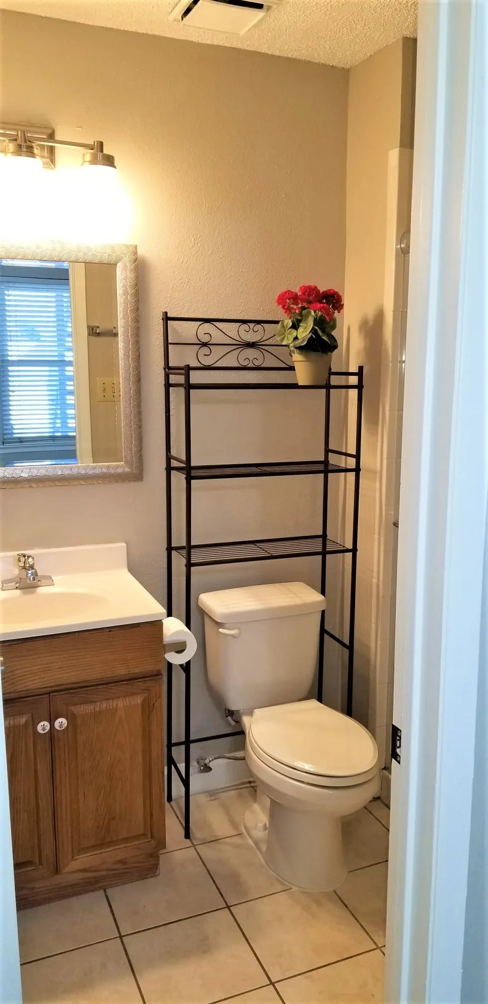 Condominium For Rent in Dallas County , 2200 E Trinity Mills Road 403, Carrollton, Texas 75006, 2 Bedroom, 2 Bathroom, Garage spaces, 892 Sqft, built in 1980, mls#21412402, Real Estate Agent in Carrollton, Homes For Rent in Dallas county, Homes For Rent in Carrollton, Realtor in Carrollton Texas, Real Estate Brokerage Independent Realty Texas, Luminita Cordes Realtor