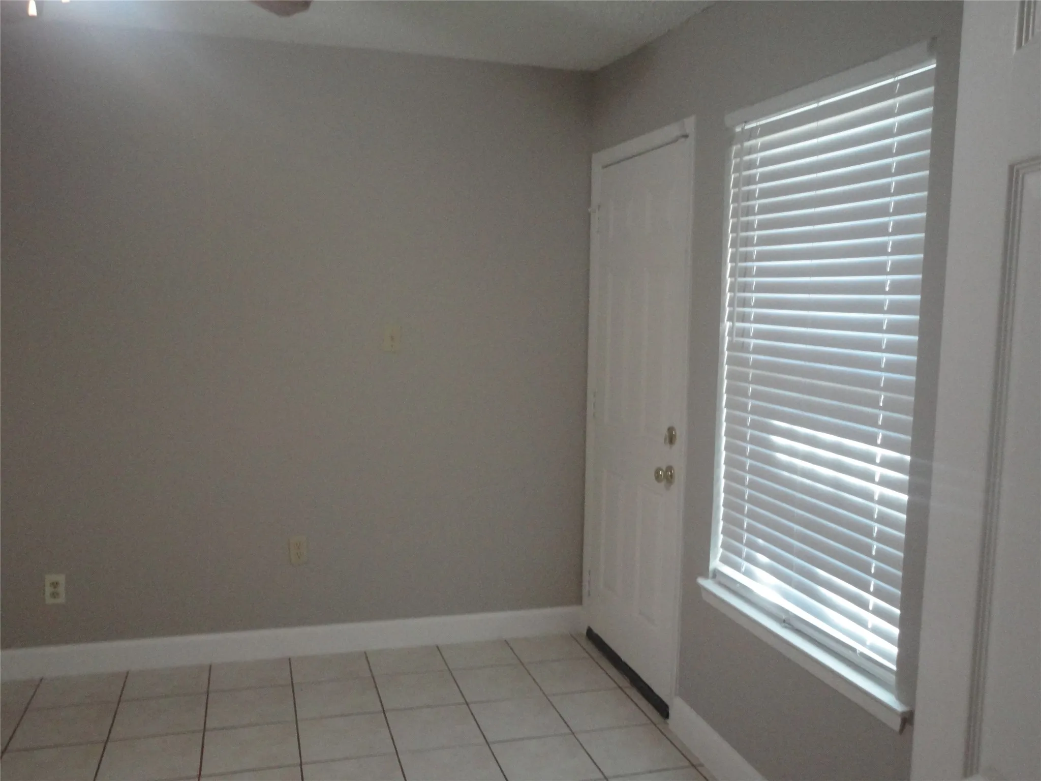 Condominium For Rent in Dallas County , 2200 E Trinity Mills Road 403, Carrollton, Texas 75006, 2 Bedroom, 2 Bathroom, Garage spaces, 892 Sqft, built in 1980, mls#21412402, Real Estate Agent in Carrollton, Homes For Rent in Dallas county, Homes For Rent in Carrollton, Realtor in Carrollton Texas, Real Estate Brokerage Independent Realty Texas, Luminita Cordes Realtor
