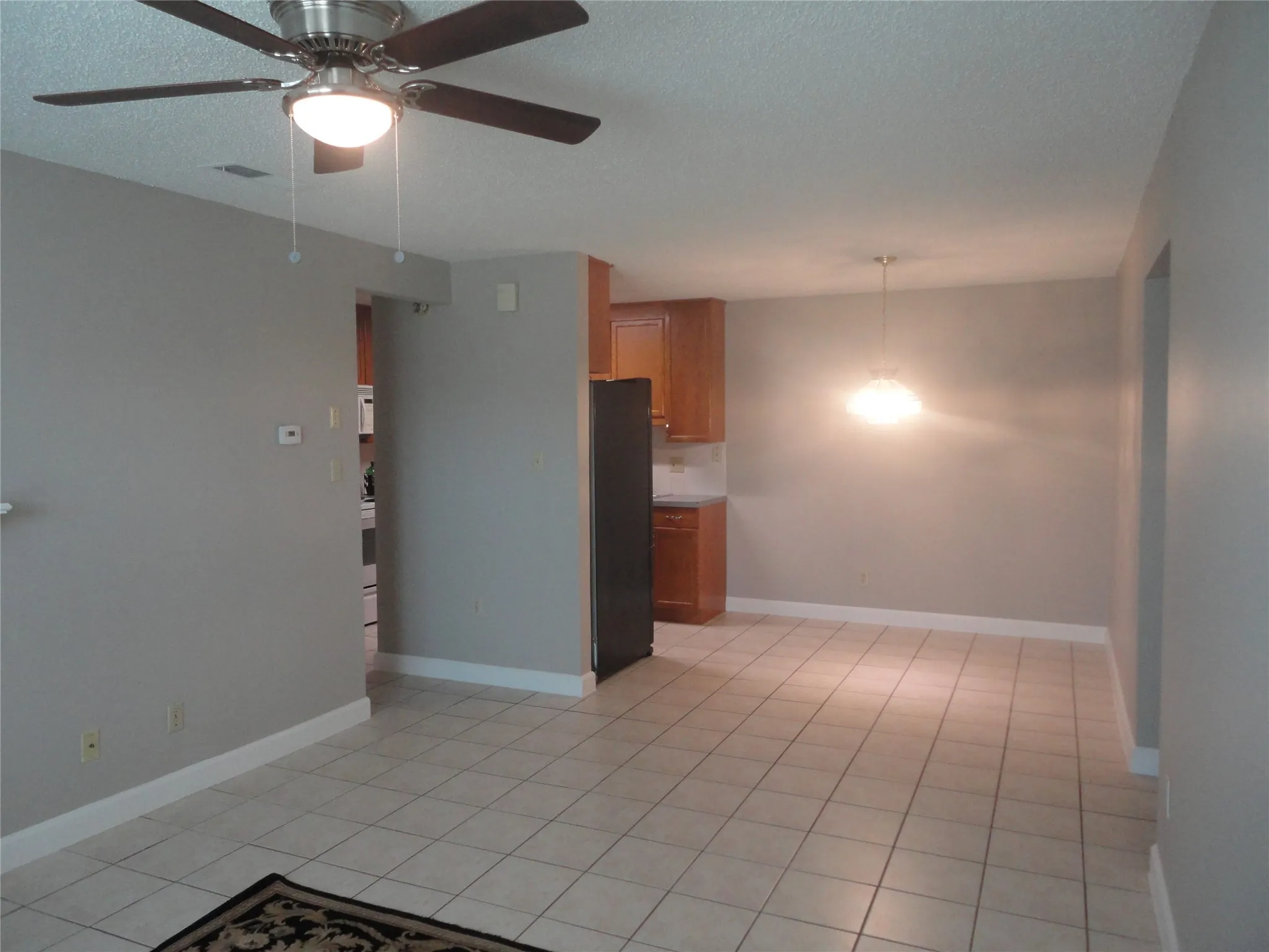 Condominium For Rent in Dallas County , 2200 E Trinity Mills Road 403, Carrollton, Texas 75006, 2 Bedroom, 2 Bathroom, Garage spaces, 892 Sqft, built in 1980, mls#21412402, Real Estate Agent in Carrollton, Homes For Rent in Dallas county, Homes For Rent in Carrollton, Realtor in Carrollton Texas, Real Estate Brokerage Independent Realty Texas, Luminita Cordes Realtor