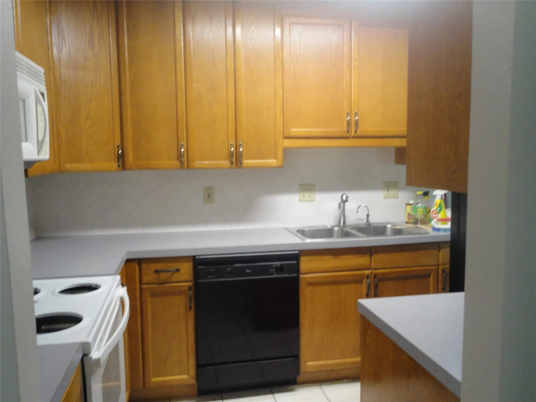 Condominium For Rent in Dallas County , 2200 E Trinity Mills Road 403, Carrollton, Texas 75006, 2 Bedroom, 2 Bathroom, Garage spaces, 892 Sqft, built in 1980, mls#21412402, Real Estate Agent in Carrollton, Homes For Rent in Dallas county, Homes For Rent in Carrollton, Realtor in Carrollton Texas, Real Estate Brokerage Independent Realty Texas, Luminita Cordes Realtor