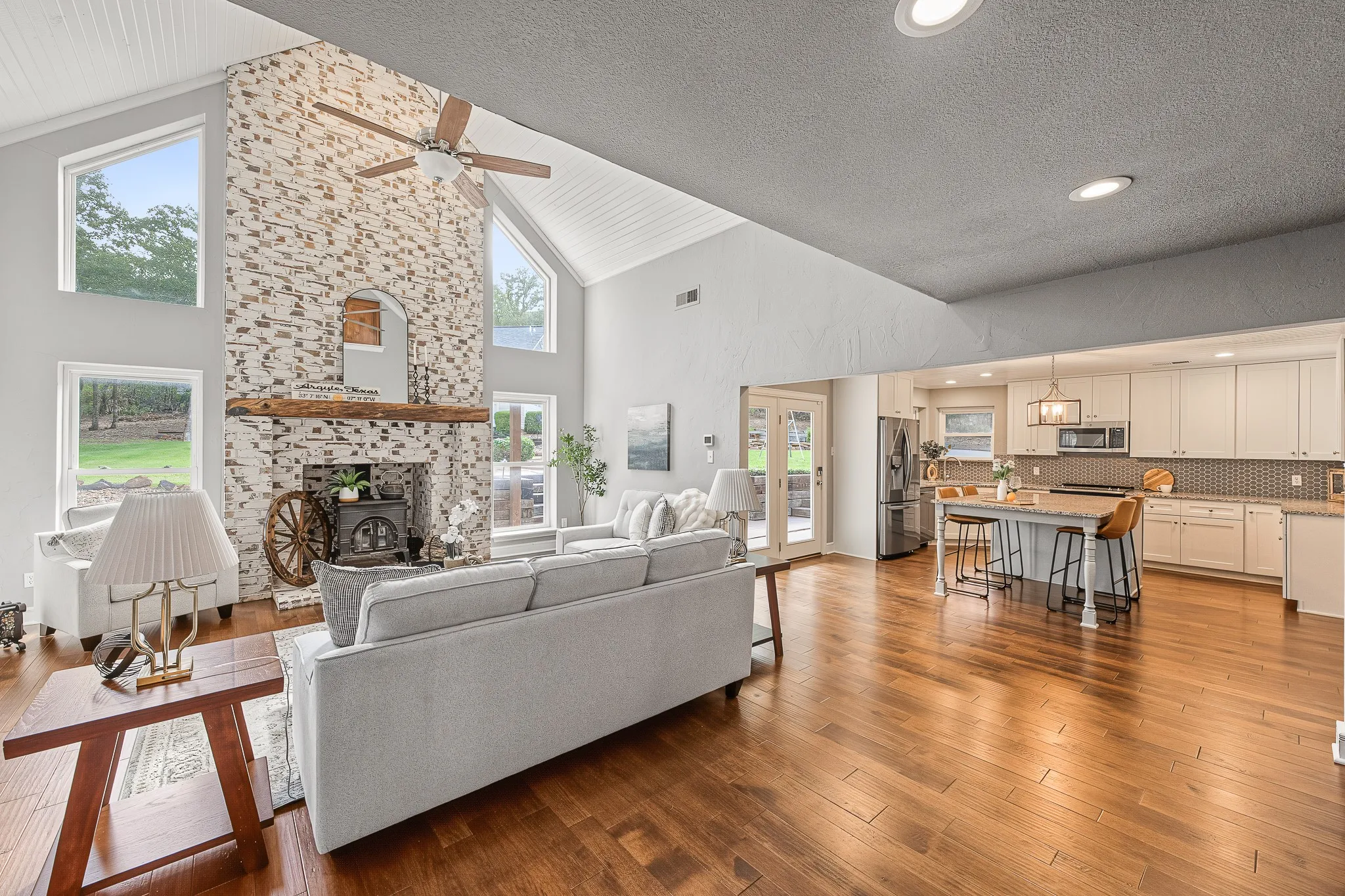 Single Family Residence For Sale in Denton County , 901 Pioneer Circle W, Argyle, Texas 76226, 3 Bedroom, 3 Bathroom, 2 Garage spaces, 2,570 Sqft, built in 1987, mls#21413570, Real Estate Agent in Argyle, Homes For Sale in Denton county, Homes For Sale in Argyle, Realtor in Argyle Texas, Real Estate Brokerage Independent Realty Texas, Luminita Cordes Realtor