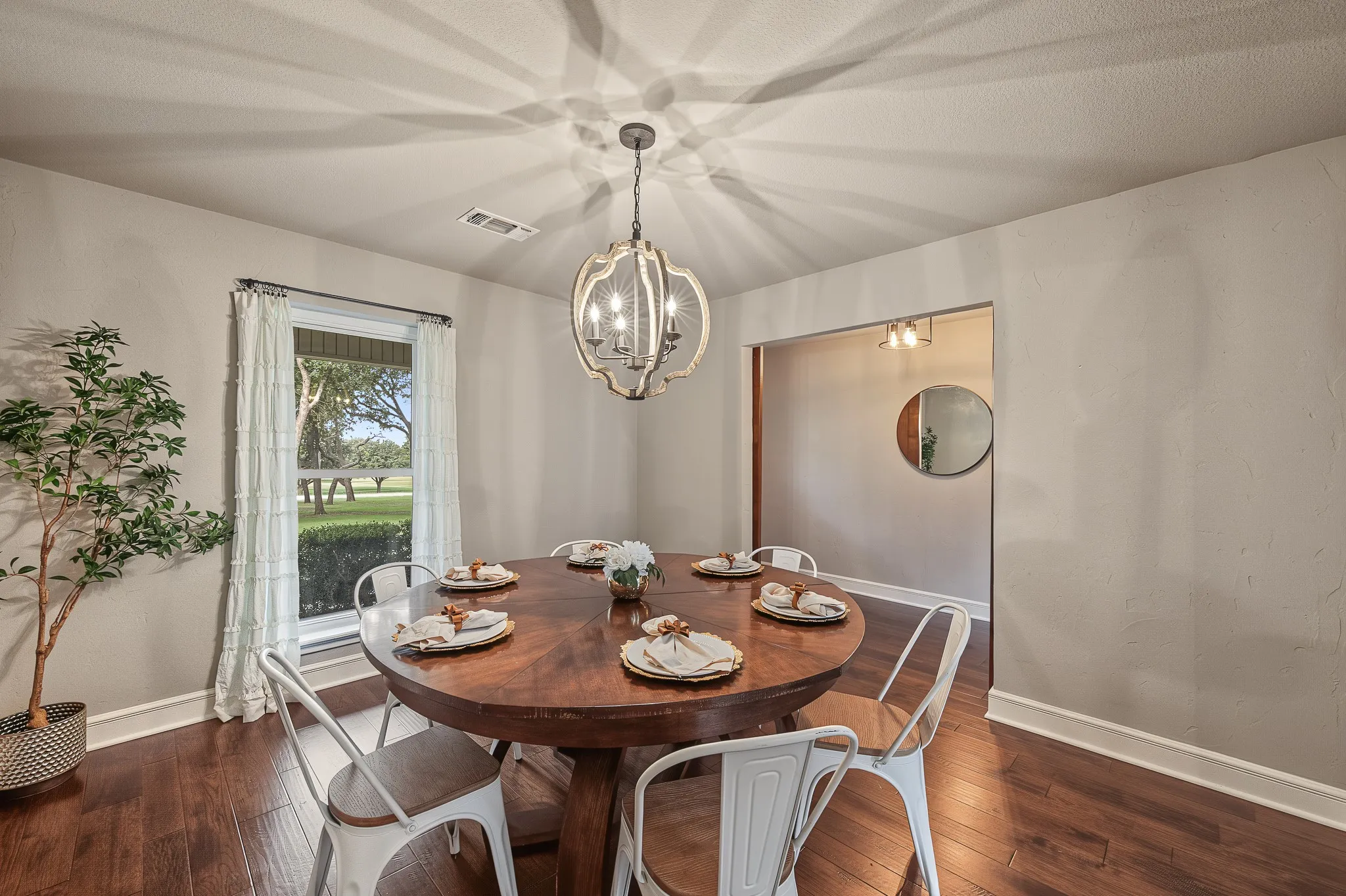 Single Family Residence For Sale in Denton County , 901 Pioneer Circle W, Argyle, Texas 76226, 3 Bedroom, 3 Bathroom, 2 Garage spaces, 2,570 Sqft, built in 1987, mls#21413570, Real Estate Agent in Argyle, Homes For Sale in Denton county, Homes For Sale in Argyle, Realtor in Argyle Texas, Real Estate Brokerage Independent Realty Texas, Luminita Cordes Realtor