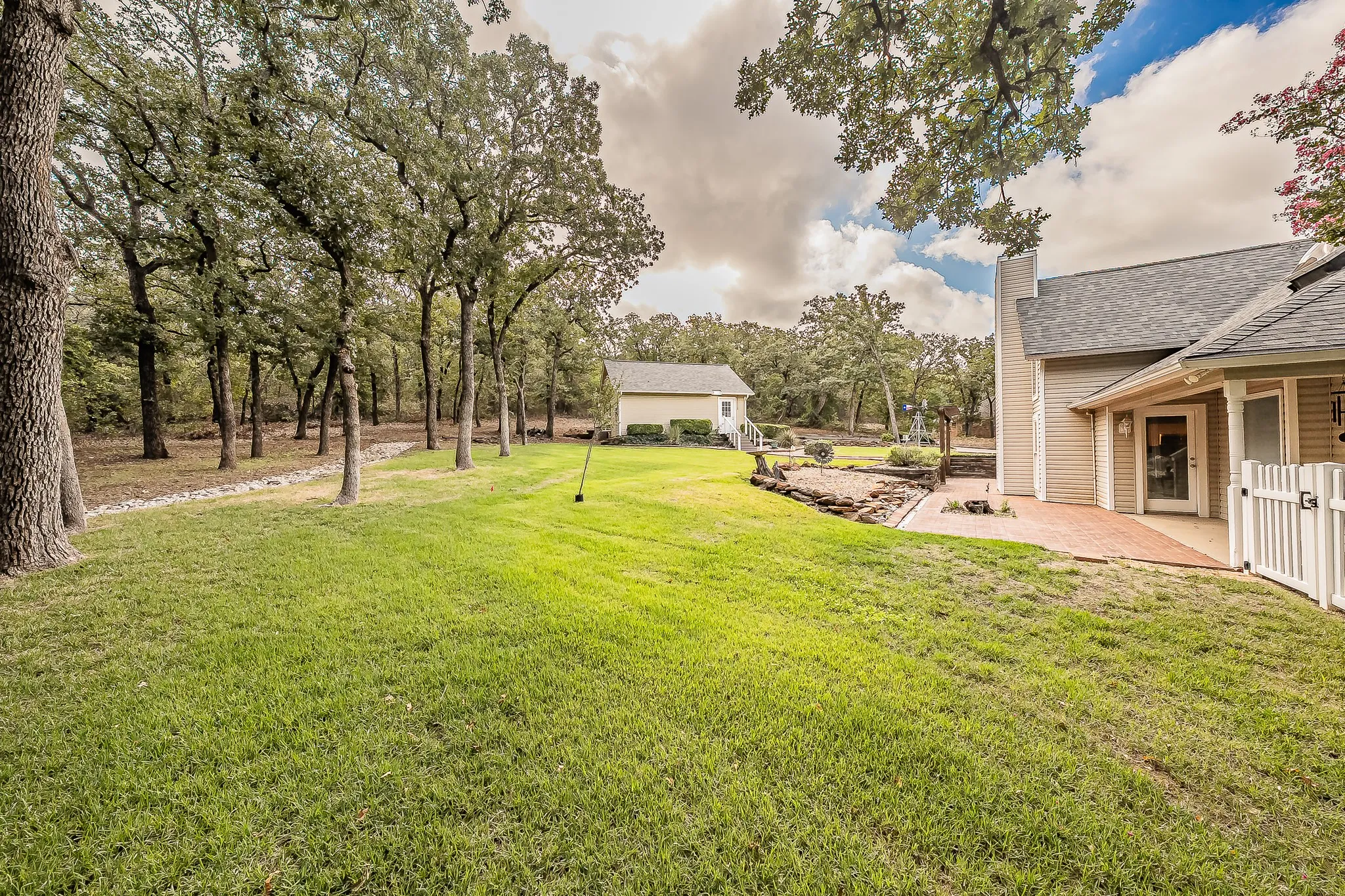 Single Family Residence For Sale in Denton County , 901 Pioneer Circle W, Argyle, Texas 76226, 3 Bedroom, 3 Bathroom, 2 Garage spaces, 2,570 Sqft, built in 1987, mls#21413570, Real Estate Agent in Argyle, Homes For Sale in Denton county, Homes For Sale in Argyle, Realtor in Argyle Texas, Real Estate Brokerage Independent Realty Texas, Luminita Cordes Realtor